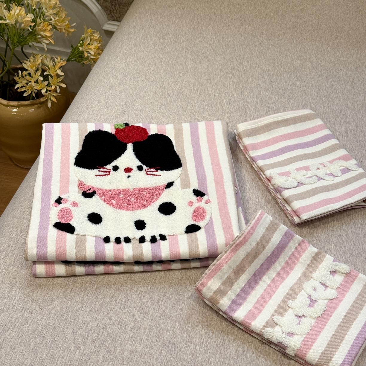 91家纺网 家纺一手货源 找家纺 觅糖家纺 2026新款大版卡通毛巾绣老粗布凉席席子系列 组合图