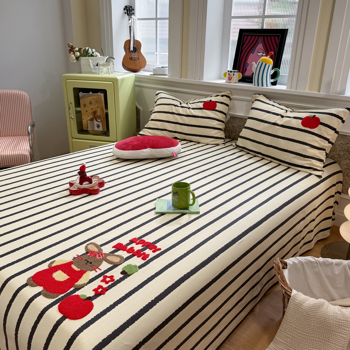 91家纺网 家纺一手货源 找家纺 觅糖家纺 2026新款大版卡通毛巾绣老粗布凉席席子系列 苹果小兔