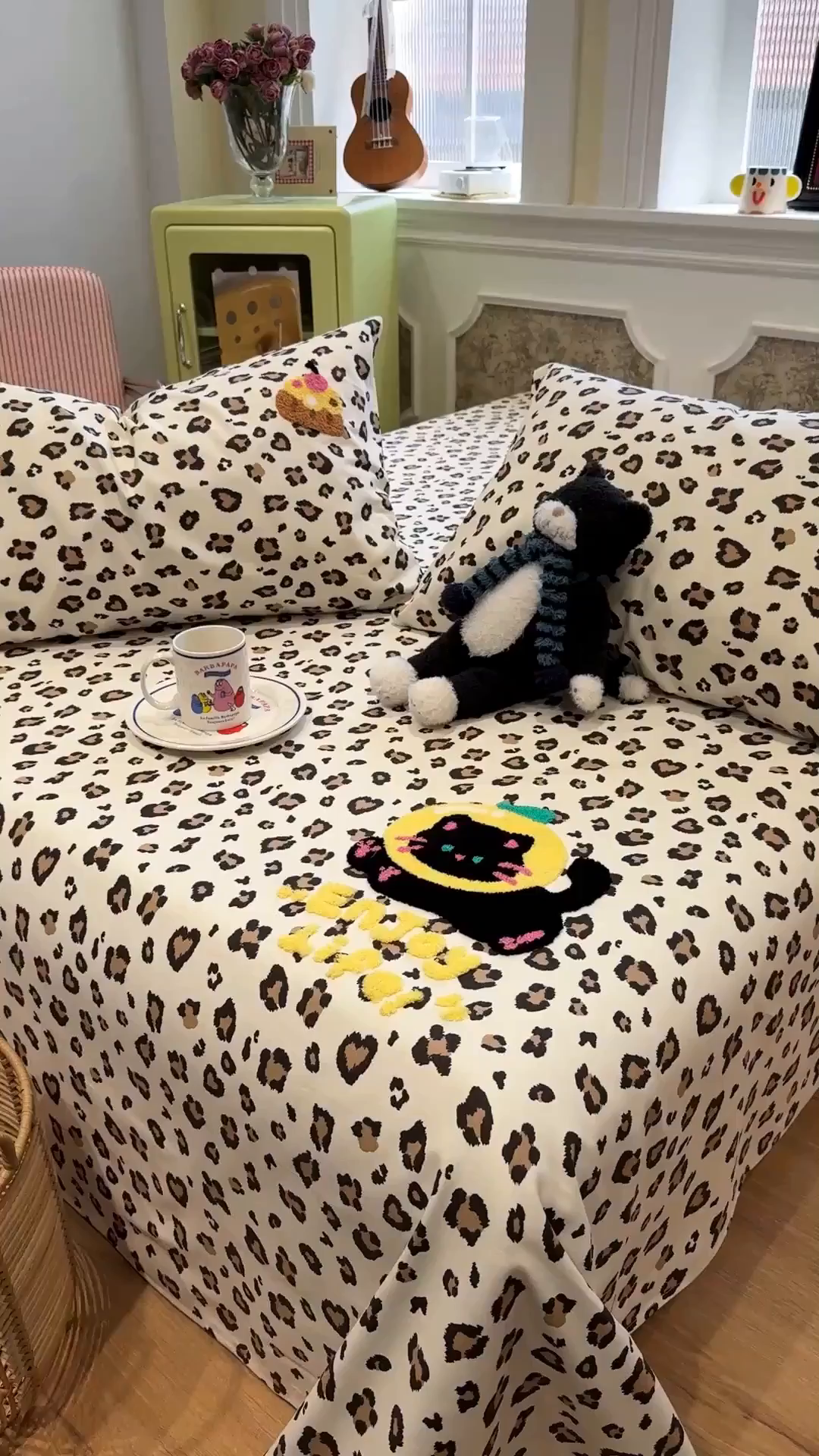 91家纺网 家纺一手货源 找家纺 觅糖家纺 2026新款大版卡通毛巾绣老粗布凉席席子系列 豹纹猫咪