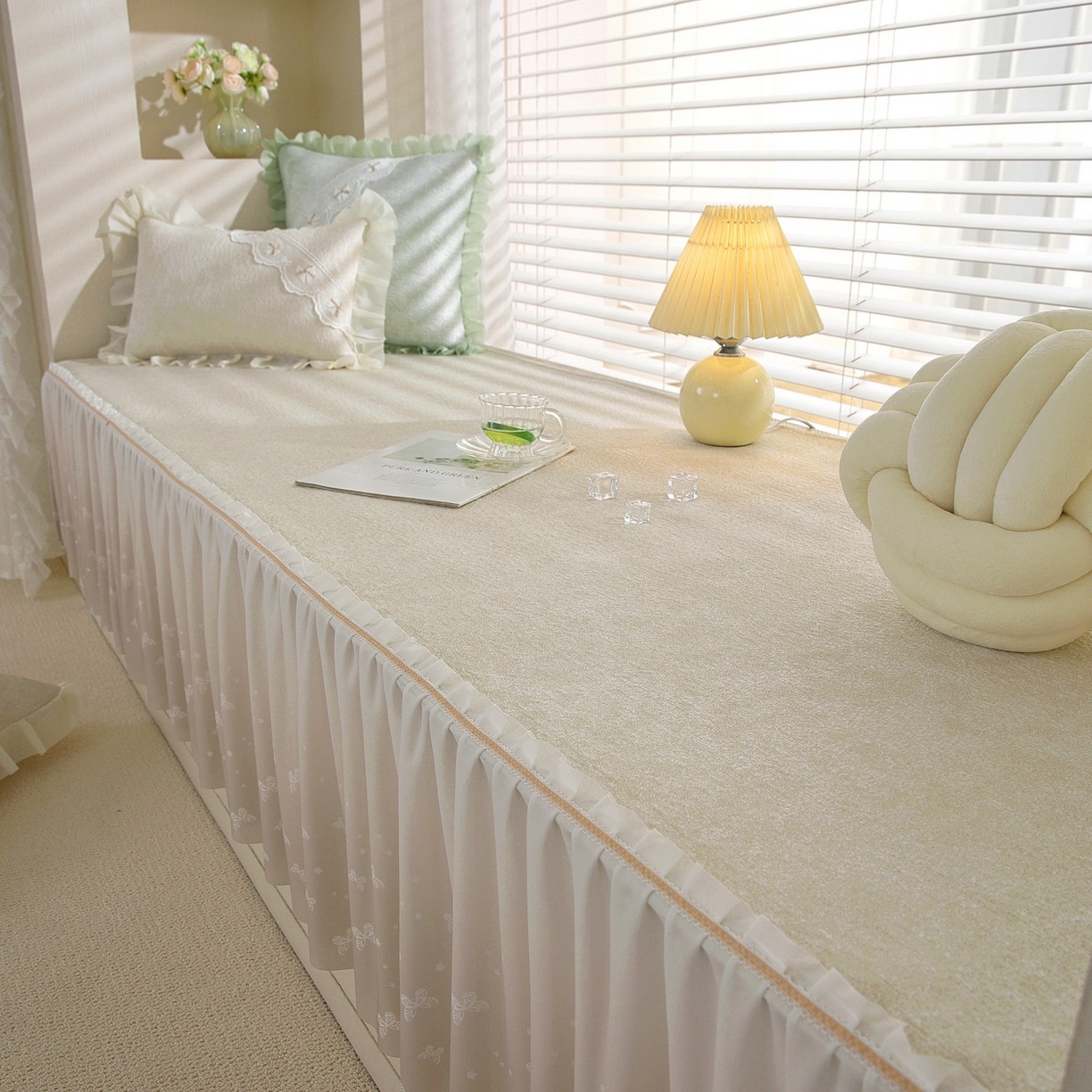 91家纺网 家纺一手货源 找家纺 共鸣沙发垫 2026新款冰豆豆素雅飘窗垫系列 素雅米黄