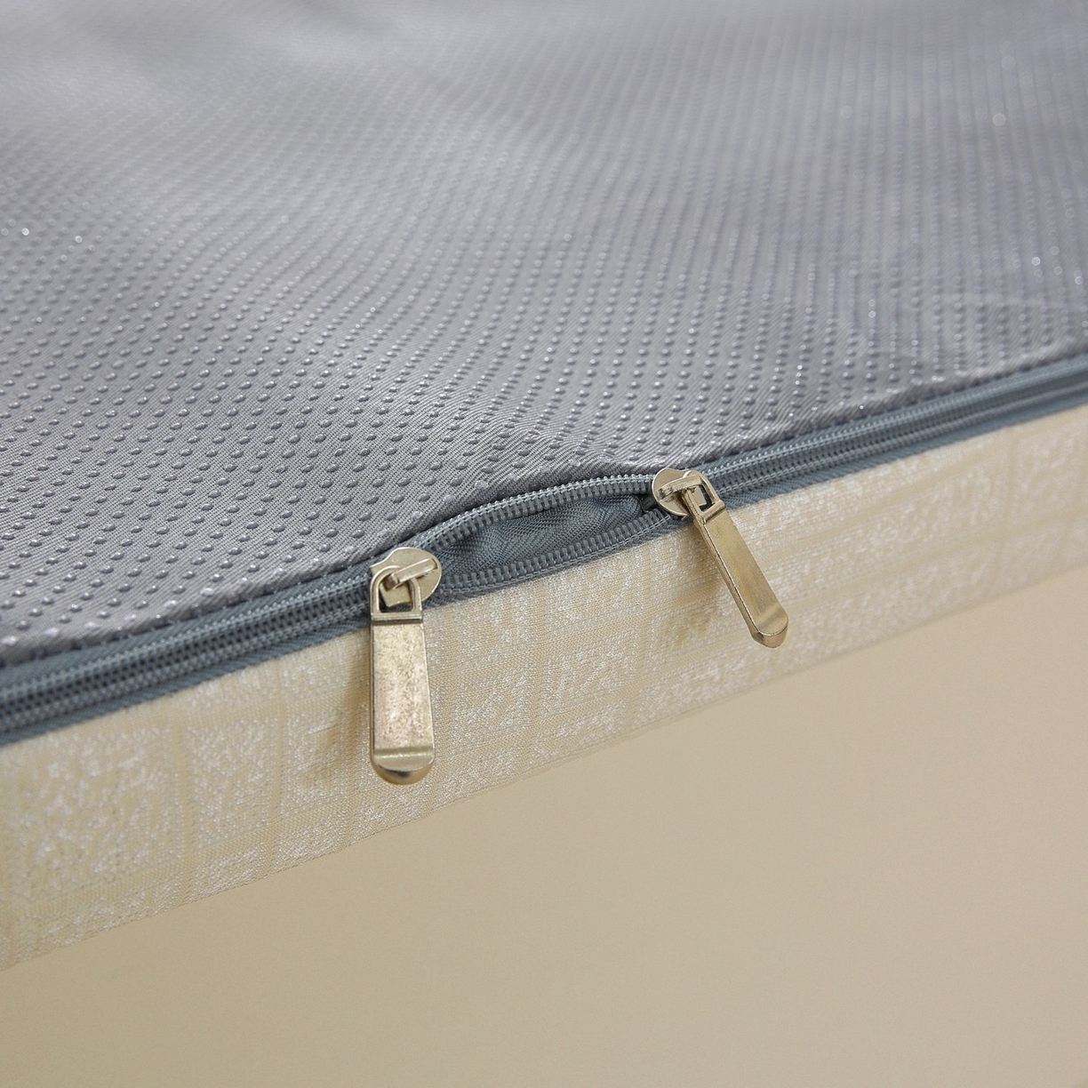 91家纺网 家纺一手货源 找家纺 共鸣沙发垫 2026新款冰豆豆条纹5厘米海绵飘窗垫系列 冰豆条纹米黄