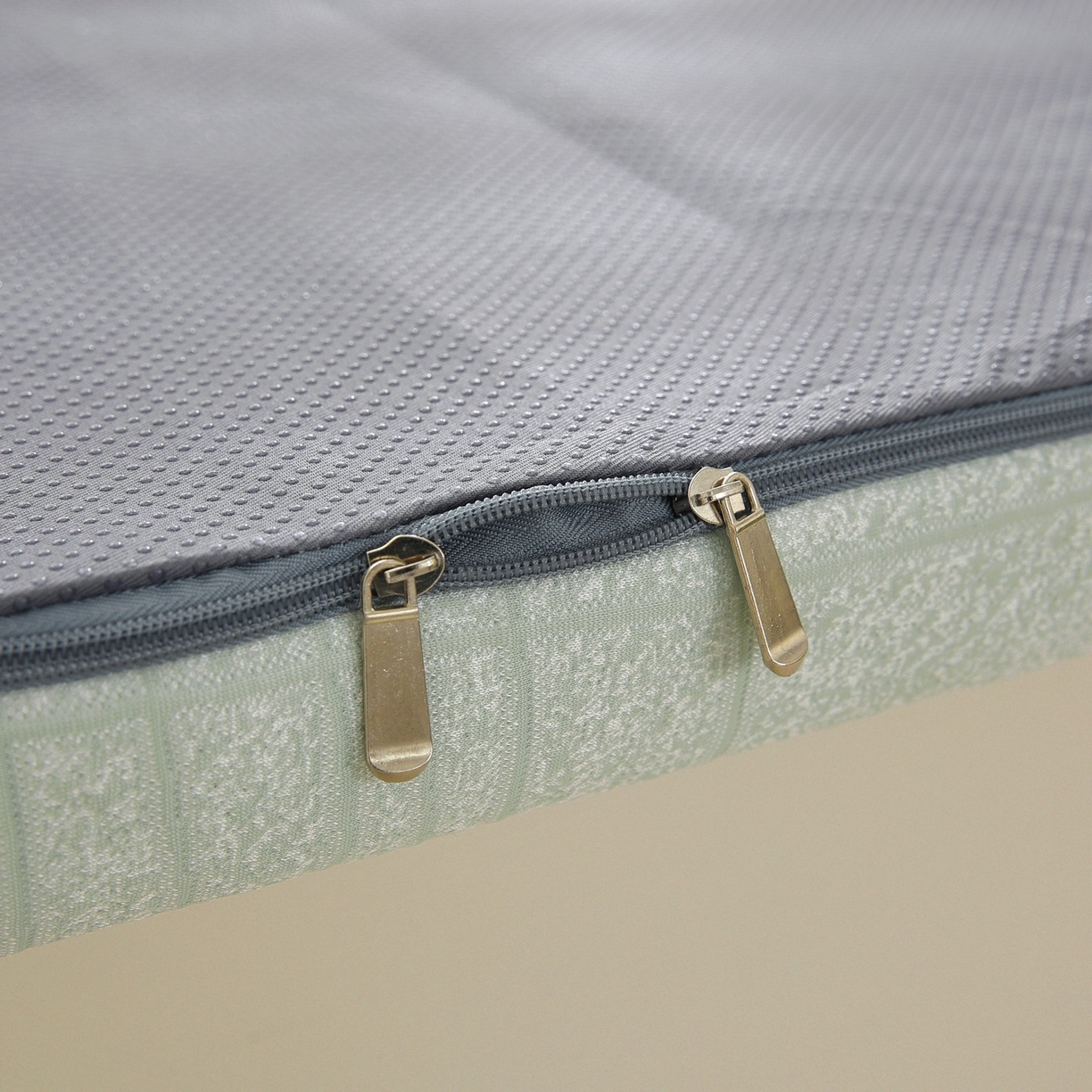 91家纺网 家纺一手货源 找家纺 共鸣沙发垫 2026新款冰豆豆条纹5厘米海绵飘窗垫系列 冰豆条纹绿色