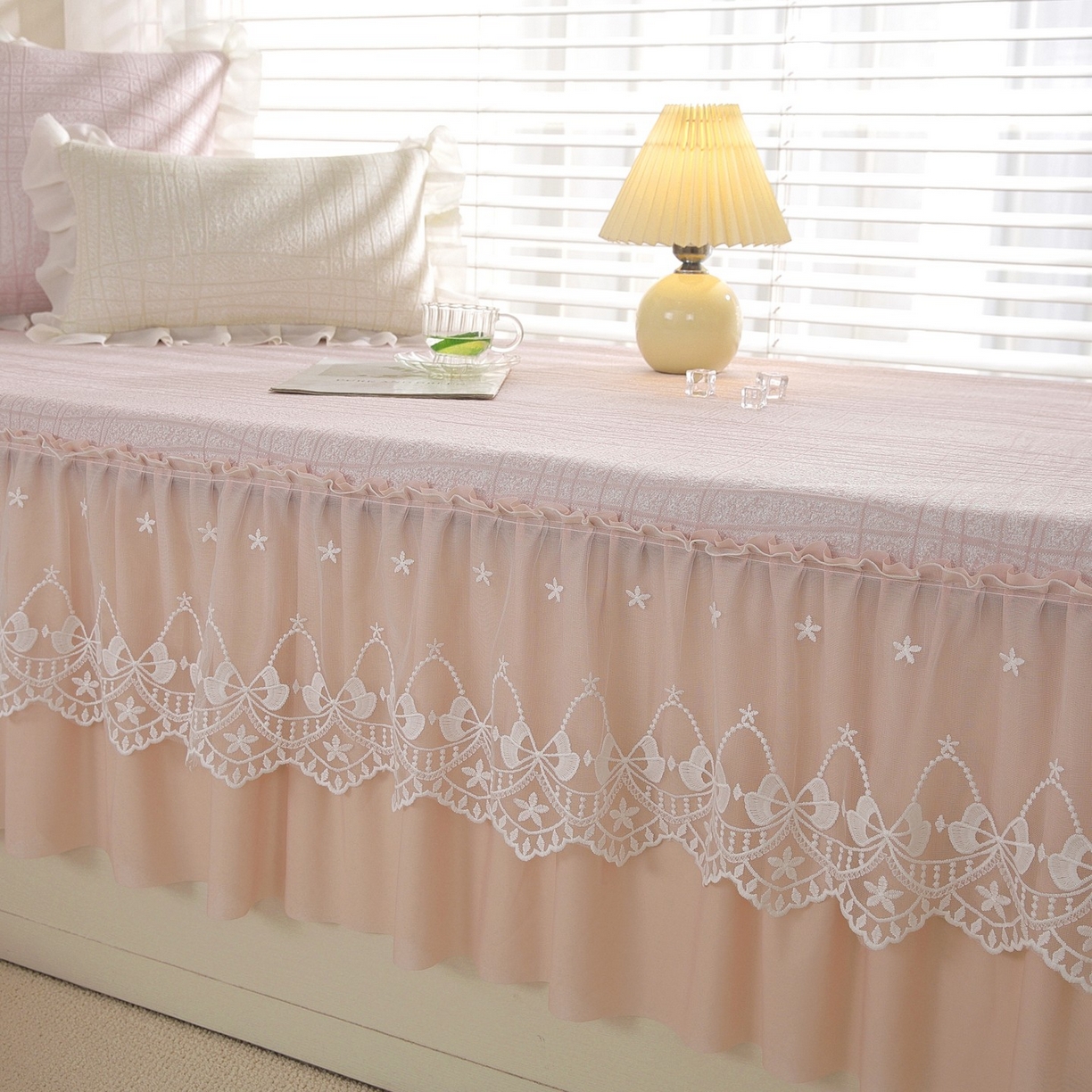 91家纺网 家纺一手货源 找家纺 共鸣沙发垫 2026新款冰豆豆条纹5厘米海绵飘窗垫系列 冰豆条纹粉色