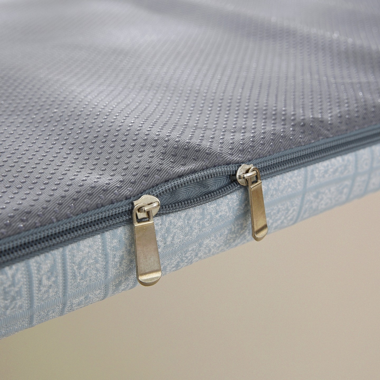 91家纺网 家纺一手货源 找家纺 共鸣沙发垫 2026新款冰豆豆条纹5厘米海绵飘窗垫系列 冰豆条纹蓝色