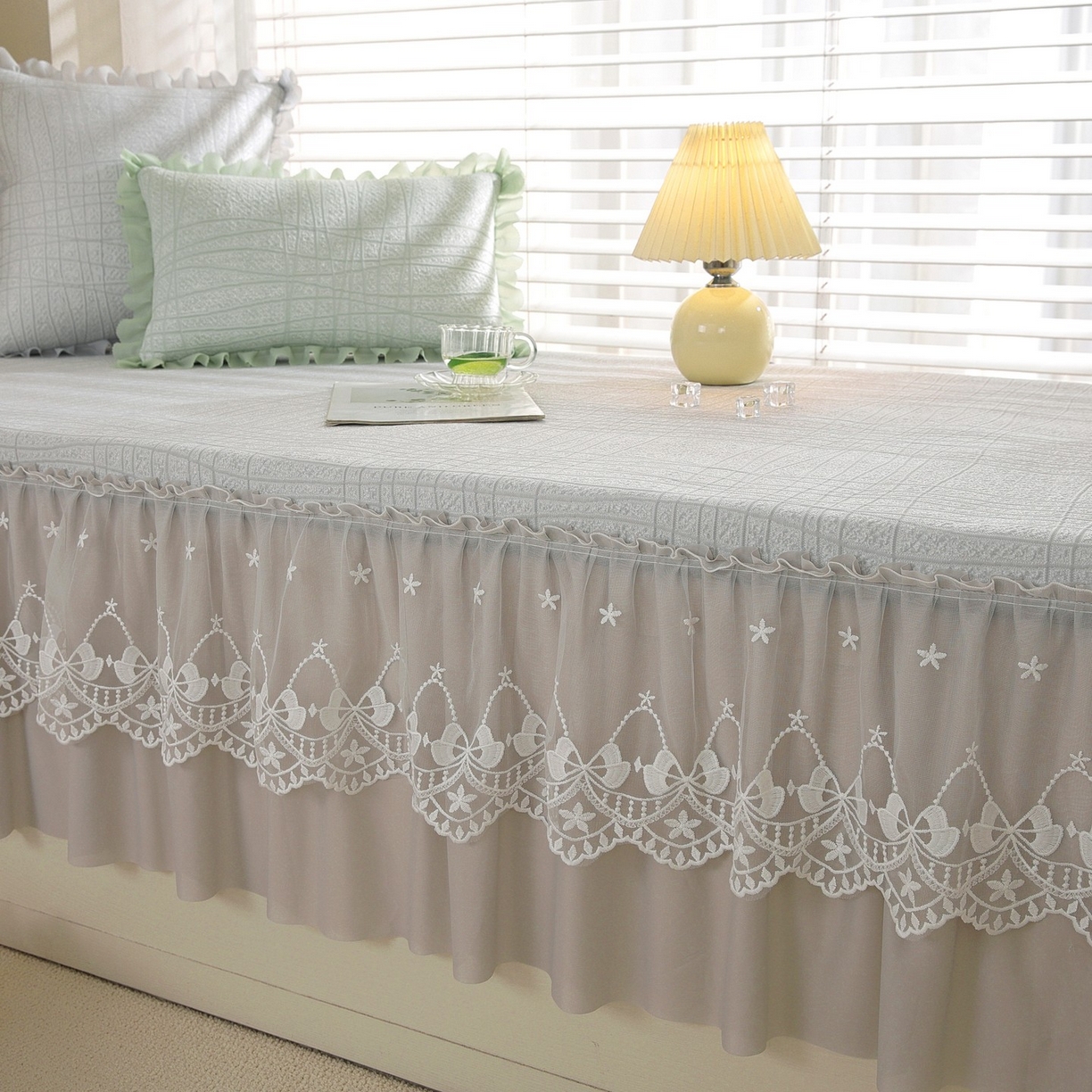 91家纺网 家纺一手货源 找家纺 共鸣沙发垫 2026新款冰豆豆条纹5厘米海绵飘窗垫系列 冰豆条纹灰色