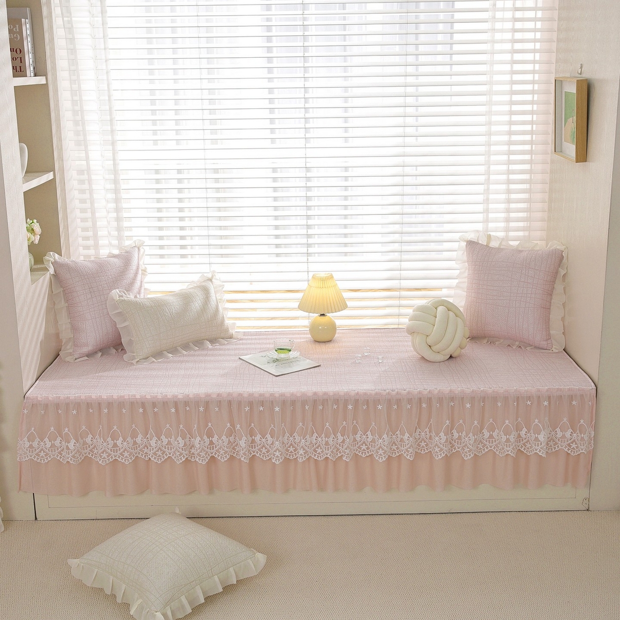 91家纺网 家纺一手货源 找家纺 共鸣沙发垫 2026新款冰豆豆素雅床裙系列 素雅蓝色