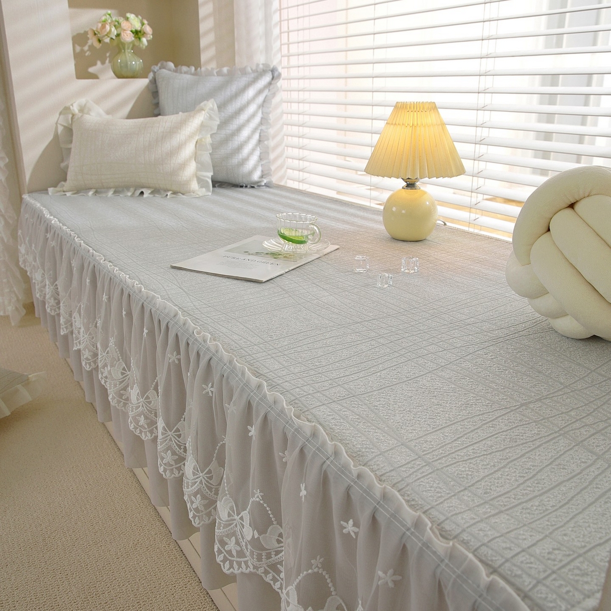 91家纺网 家纺一手货源 找家纺 共鸣沙发垫 2026新款冰豆条纹飘窗垫系列 冰豆条纹灰色