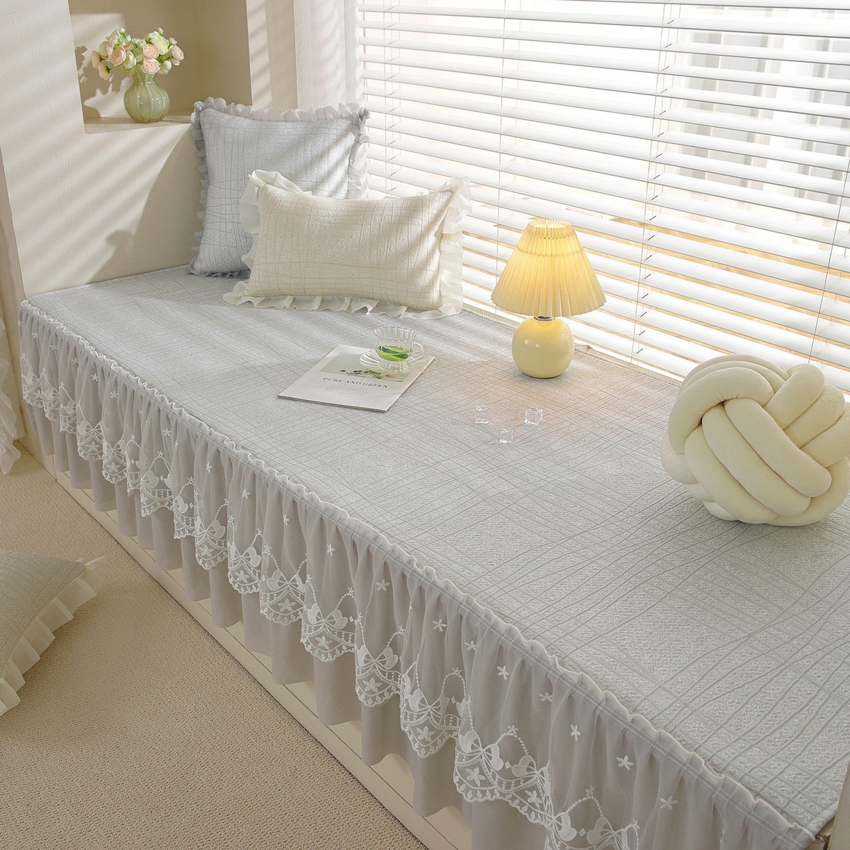 91家纺网 家纺一手货源 找家纺 共鸣沙发垫 2026新款冰豆条纹飘窗垫系列 冰豆条纹灰色