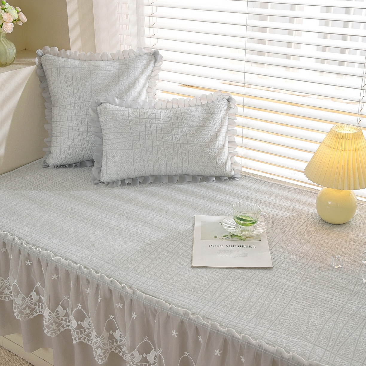 91家纺网 家纺一手货源 找家纺 共鸣沙发垫 2026新款冰豆条纹飘窗垫系列 冰豆条纹灰色