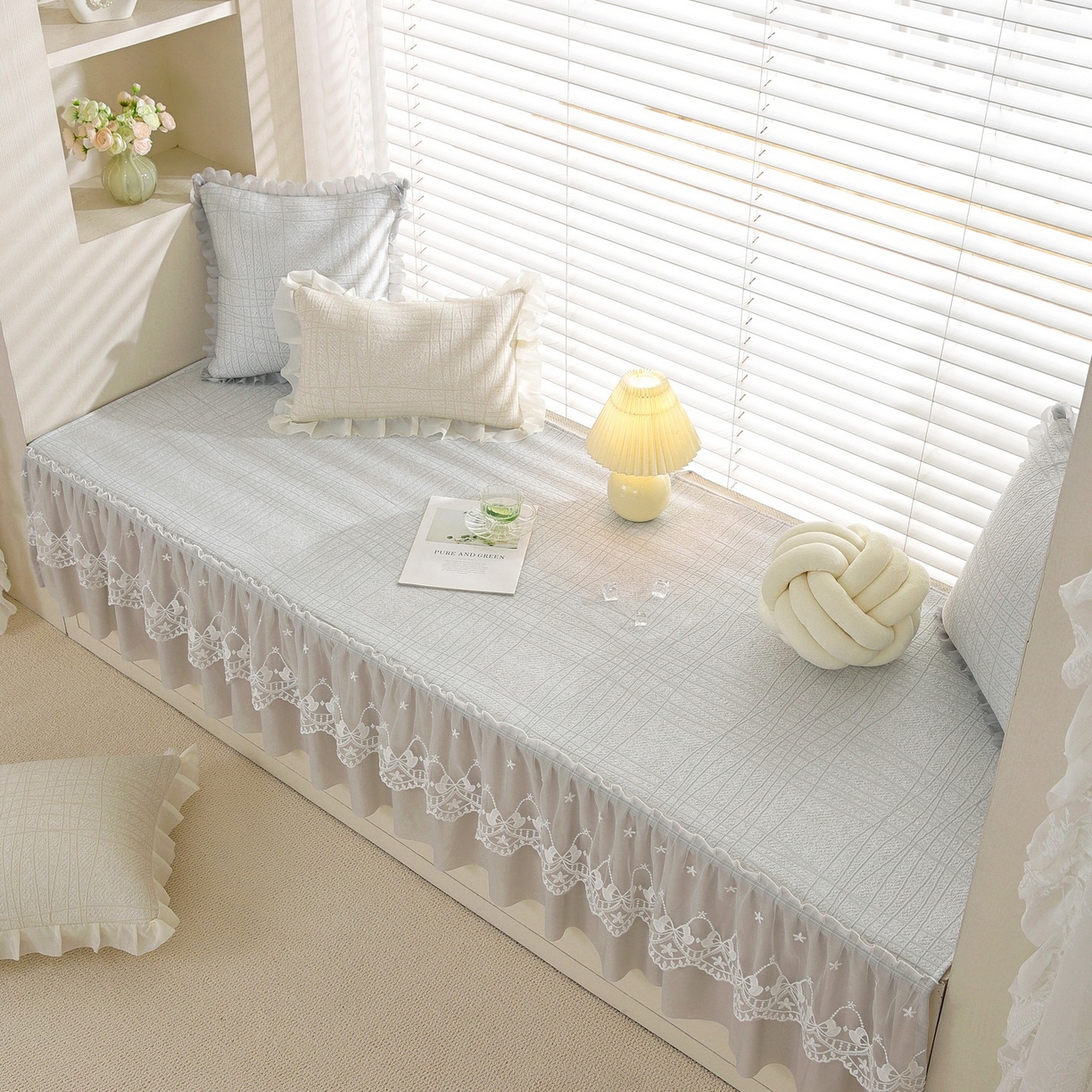 91家纺网 家纺一手货源 找家纺 共鸣沙发垫 2026新款冰豆条纹飘窗垫系列 冰豆条纹灰色