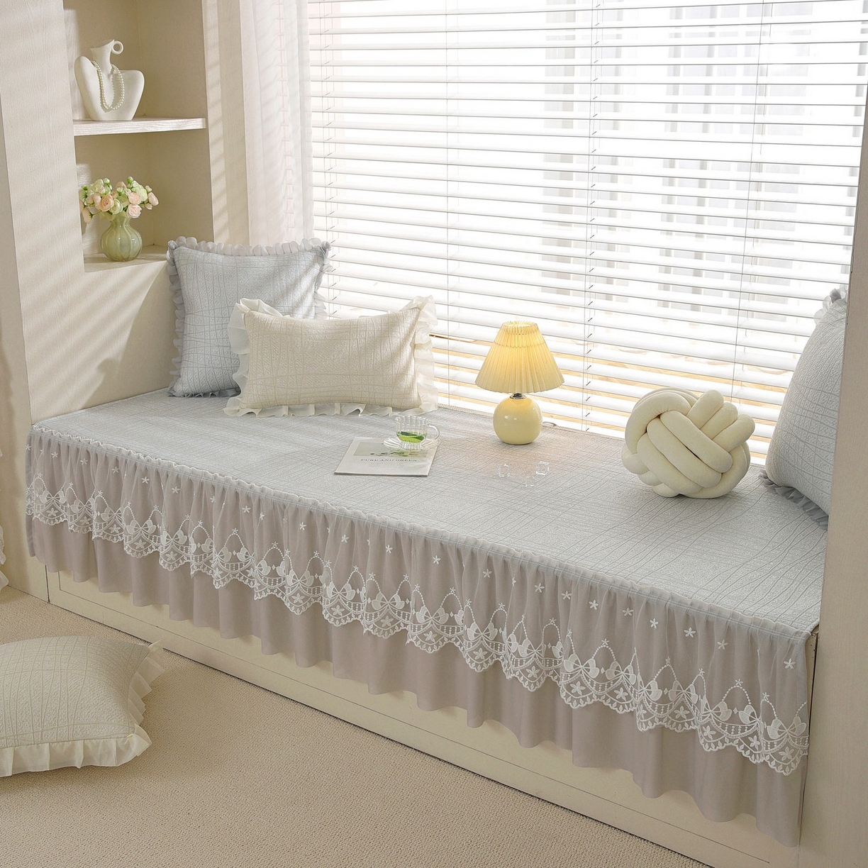 91家纺网 家纺一手货源 找家纺 共鸣沙发垫 2026新款冰豆条纹飘窗垫系列 冰豆条纹灰色