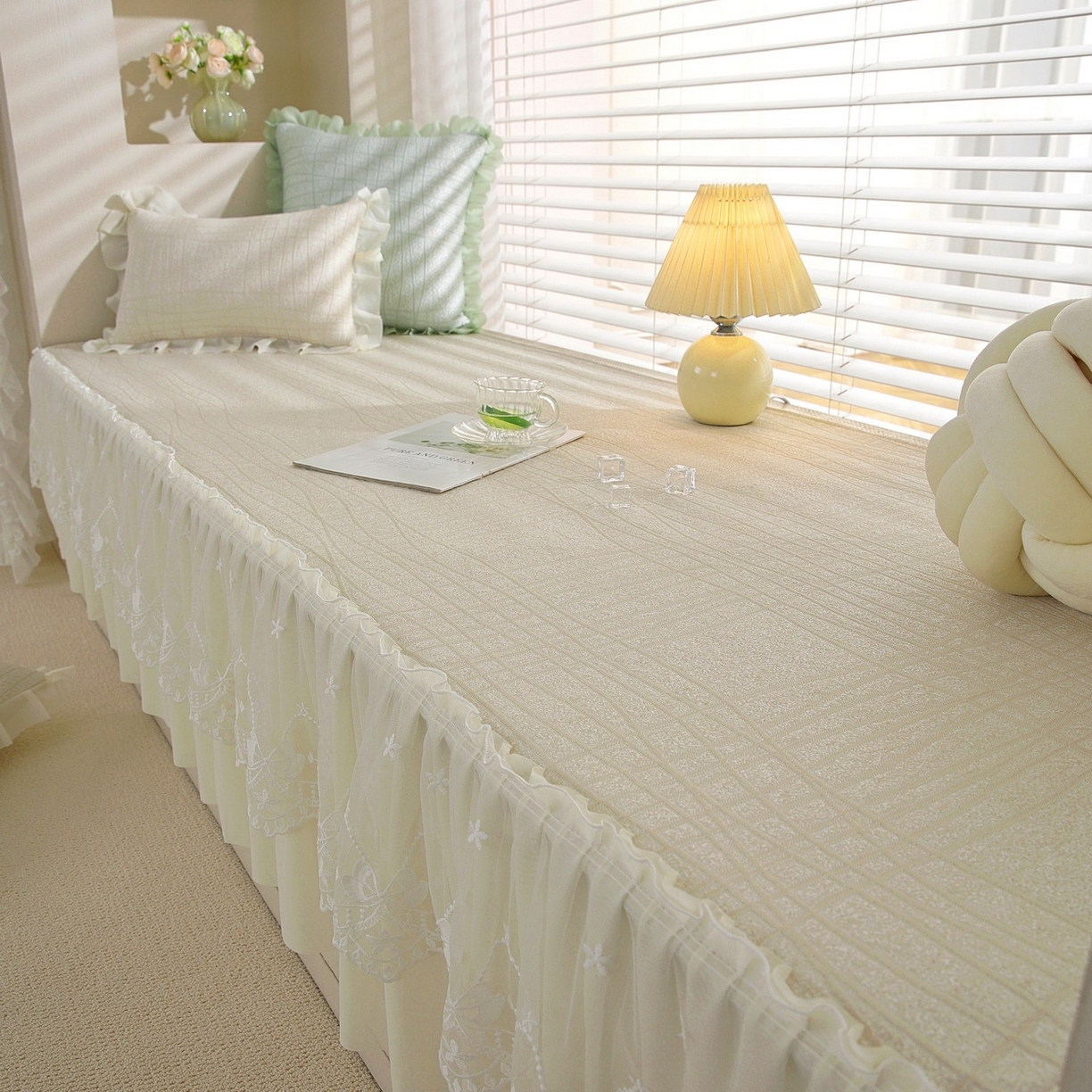 91家纺网 家纺一手货源 找家纺 共鸣沙发垫 2026新款冰豆条纹飘窗垫系列 冰豆条纹米黄