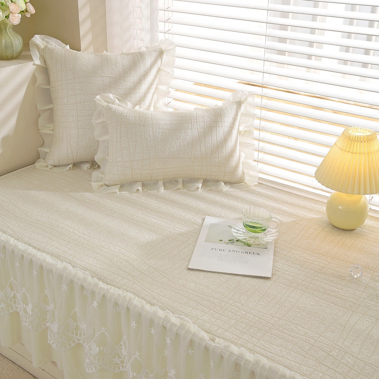 91家纺网 家纺一手货源 找家纺 共鸣沙发垫 2026新款冰豆条纹飘窗垫系列 冰豆条纹米黄