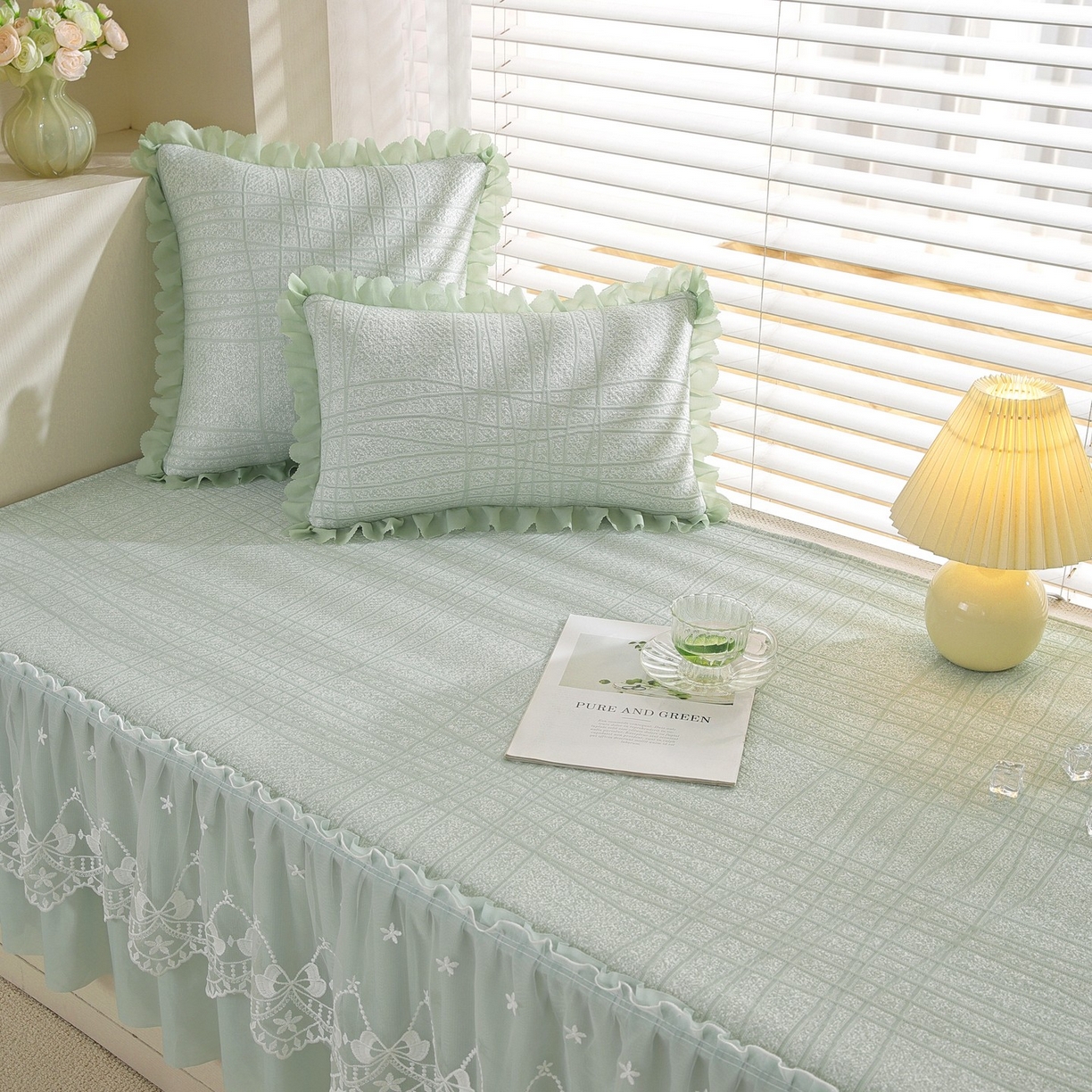 91家纺网 家纺一手货源 找家纺 共鸣沙发垫 2026新款冰豆条纹飘窗垫系列 冰豆条纹绿色