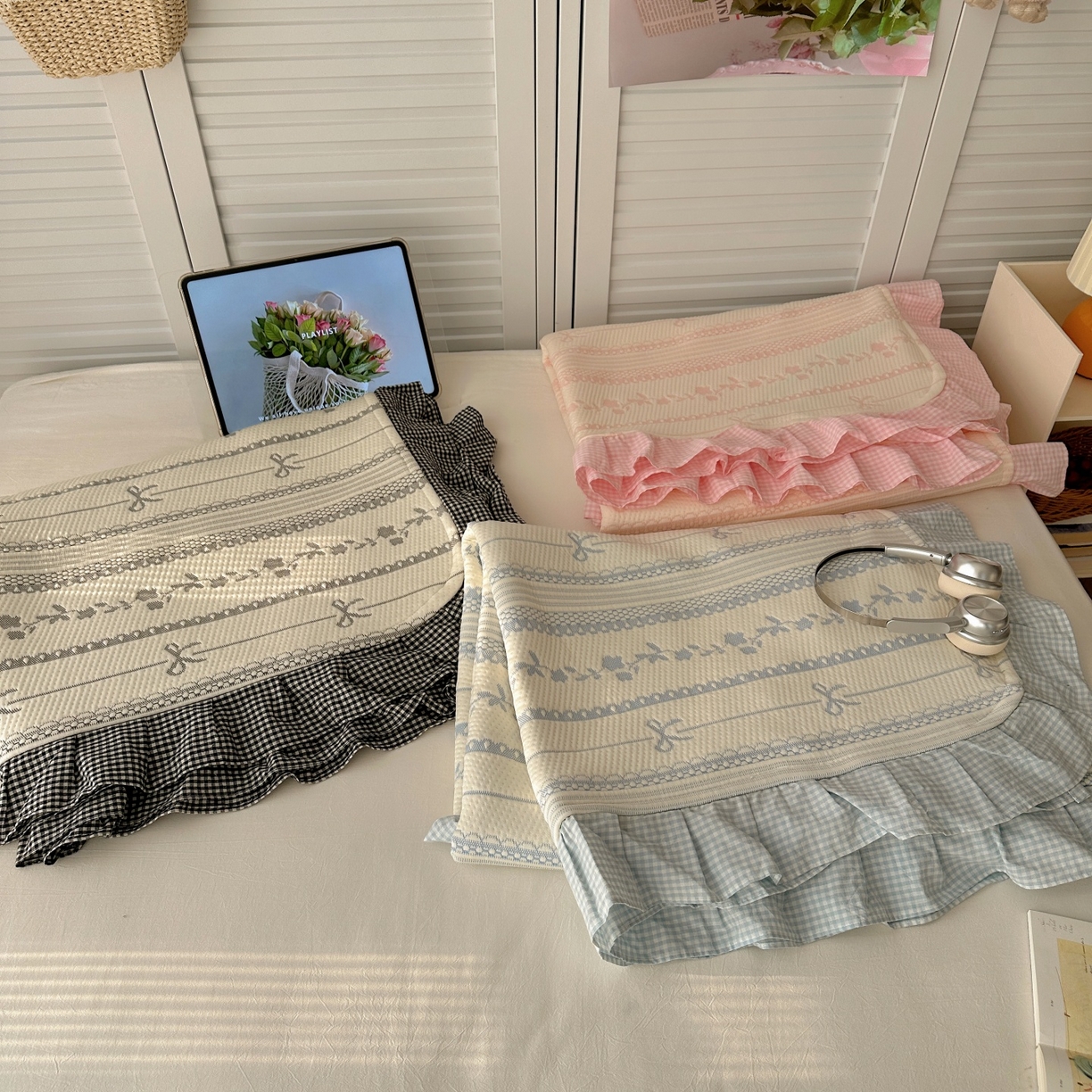 91家纺网 家纺一手货源 找家纺 桃子家居 2026新款A类韩版全棉色织花边工艺提花PE凉感凉席席子凉席三件套系列 组合图仅供展示不可下单