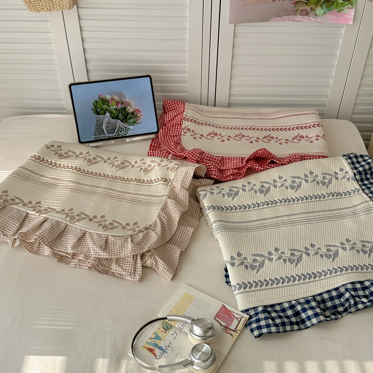 91家纺网 家纺一手货源 找家纺 桃子家居 2026新款A类韩版全棉色织花边工艺提花PE凉感凉席席子凉席三件套系列 组合图仅供展示不可下单