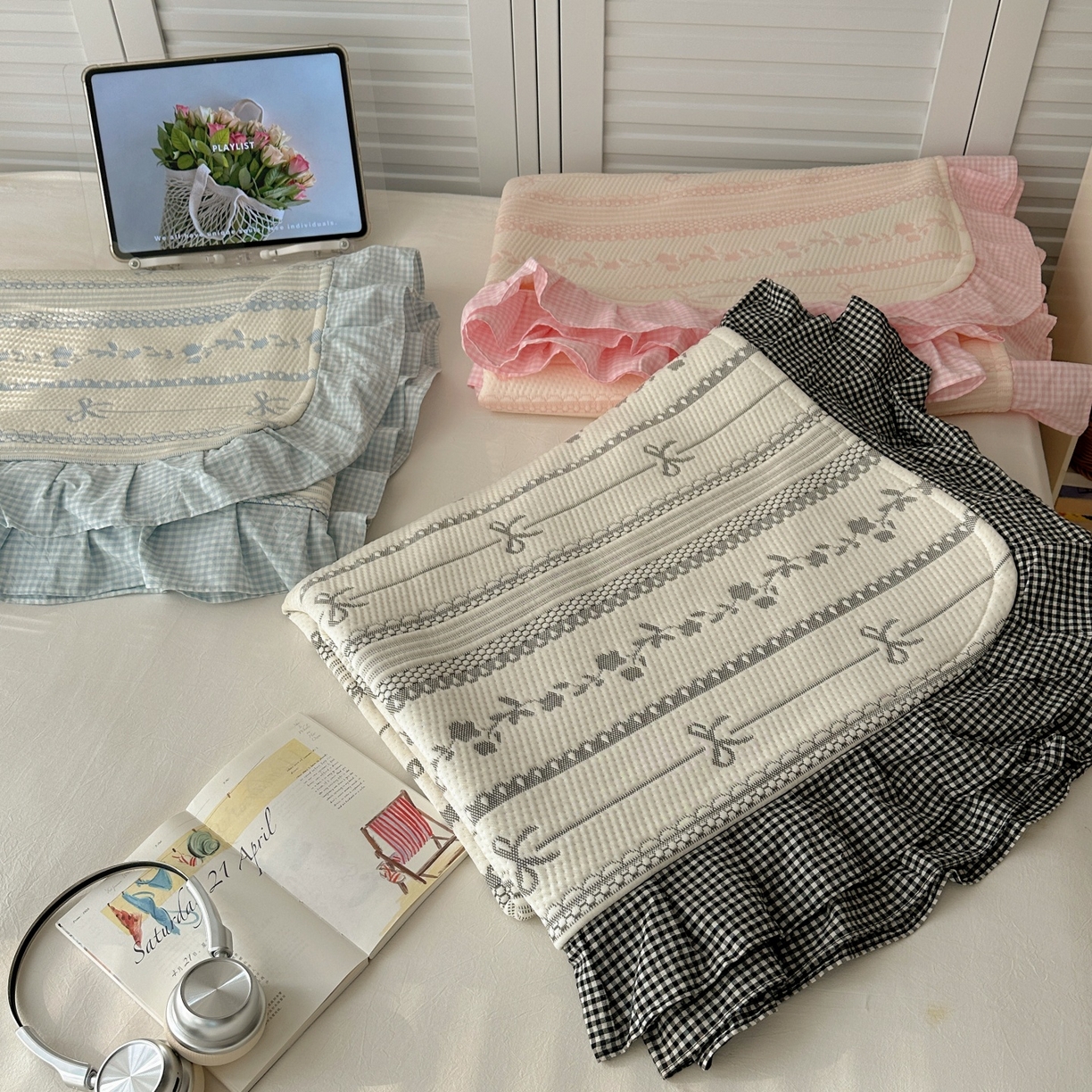 91家纺网 家纺一手货源 找家纺 桃子家居 2026新款A类韩版全棉色织花边工艺提花PE凉感凉席席子凉席三件套系列 组合图仅供展示不可下单