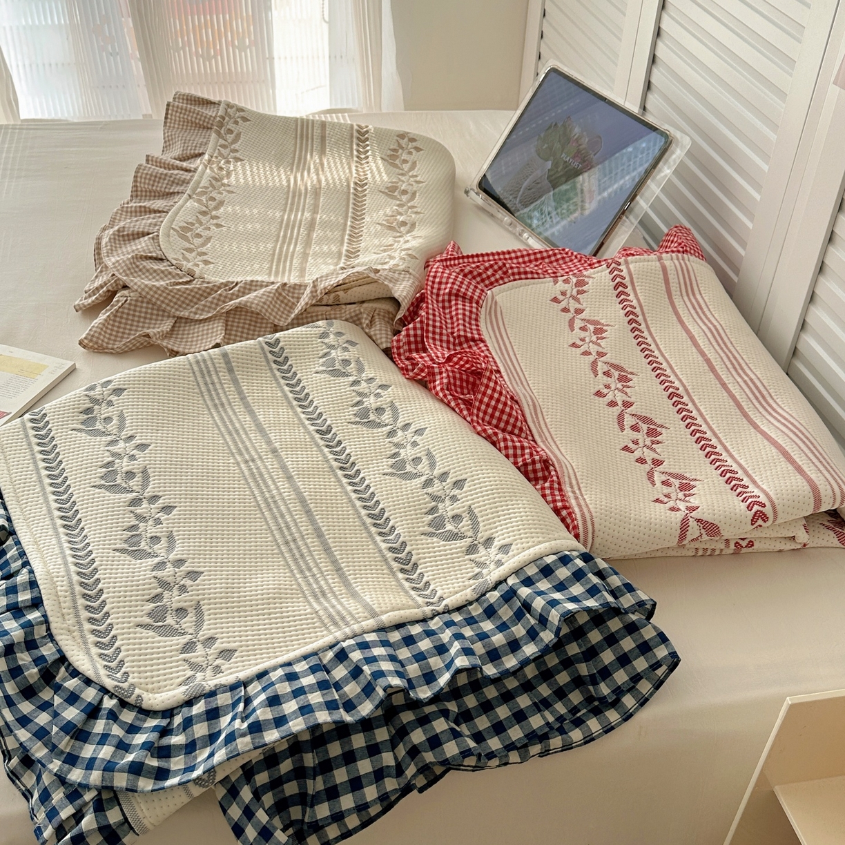 91家纺网 家纺一手货源 找家纺 桃子家居 2026新款A类韩版全棉色织花边工艺提花PE凉感凉席席子凉席三件套系列 组合图仅供展示不可下单