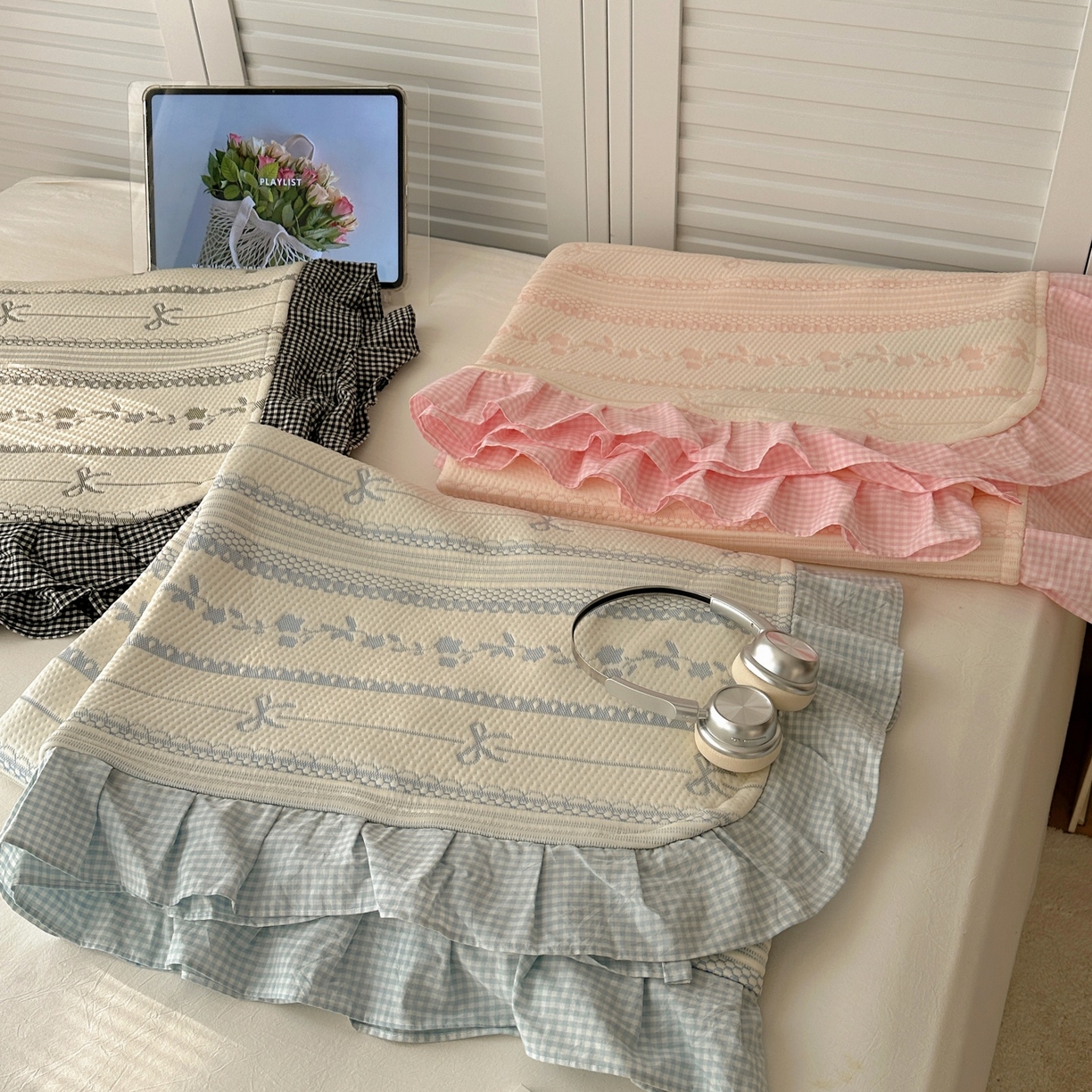 91家纺网 家纺一手货源 找家纺 桃子家居 2026新款A类韩版全棉色织花边工艺提花PE凉感凉席席子凉席三件套系列 组合图仅供展示不可下单