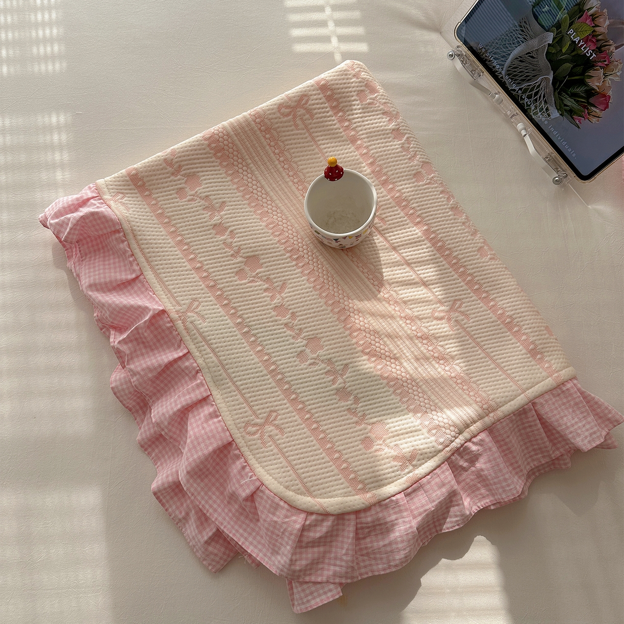 91家纺网 家纺一手货源 找家纺 桃子家居 2026新款A类韩版全棉色织花边工艺提花PE凉感凉席席子凉席三件套系列 PE花边席-采薇粉