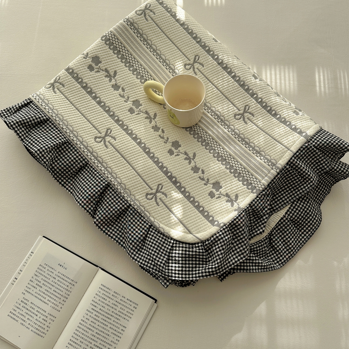 91家纺网 家纺一手货源 找家纺 桃子家居 2026新款A类韩版全棉色织花边工艺提花PE凉感凉席席子凉席三件套系列 PE花边席-采薇灰