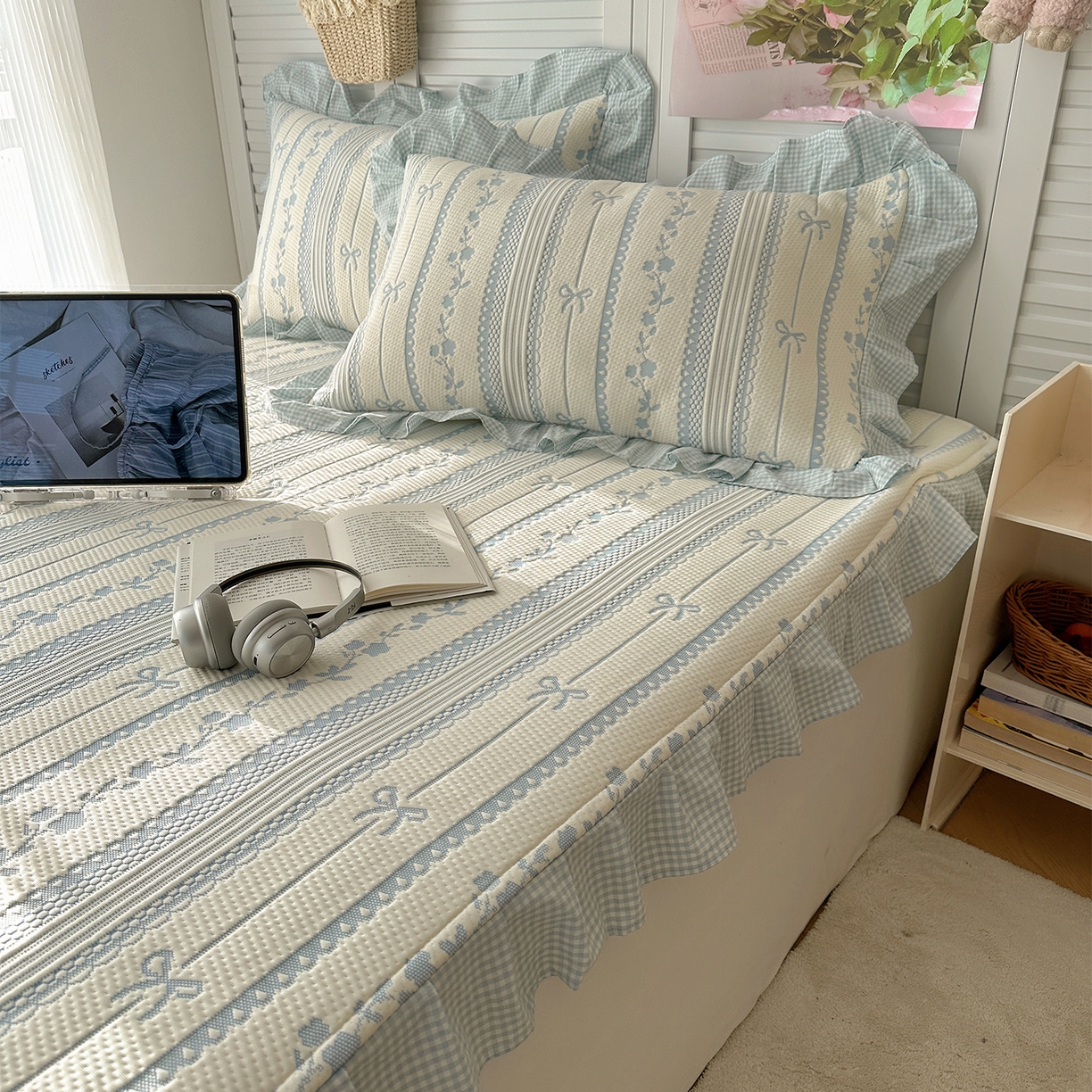 91家纺网 家纺一手货源 找家纺 桃子家居 2026新款A类韩版全棉色织花边工艺提花PE凉感凉席席子凉席三件套系列 PE花边席-采薇蓝