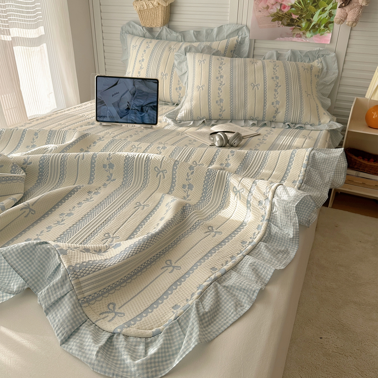 91家纺网 家纺一手货源 找家纺 桃子家居 2026新款A类韩版全棉色织花边工艺提花PE凉感凉席席子凉席三件套系列 PE花边席-采薇蓝