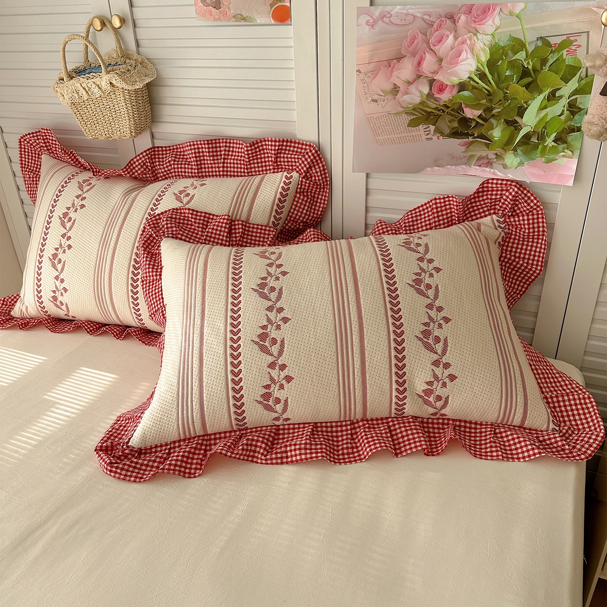 91家纺网 家纺一手货源 找家纺 桃子家居 2026新款A类韩版全棉色织花边工艺提花PE凉感凉席席子凉席三件套系列 PE花边席-花西子红