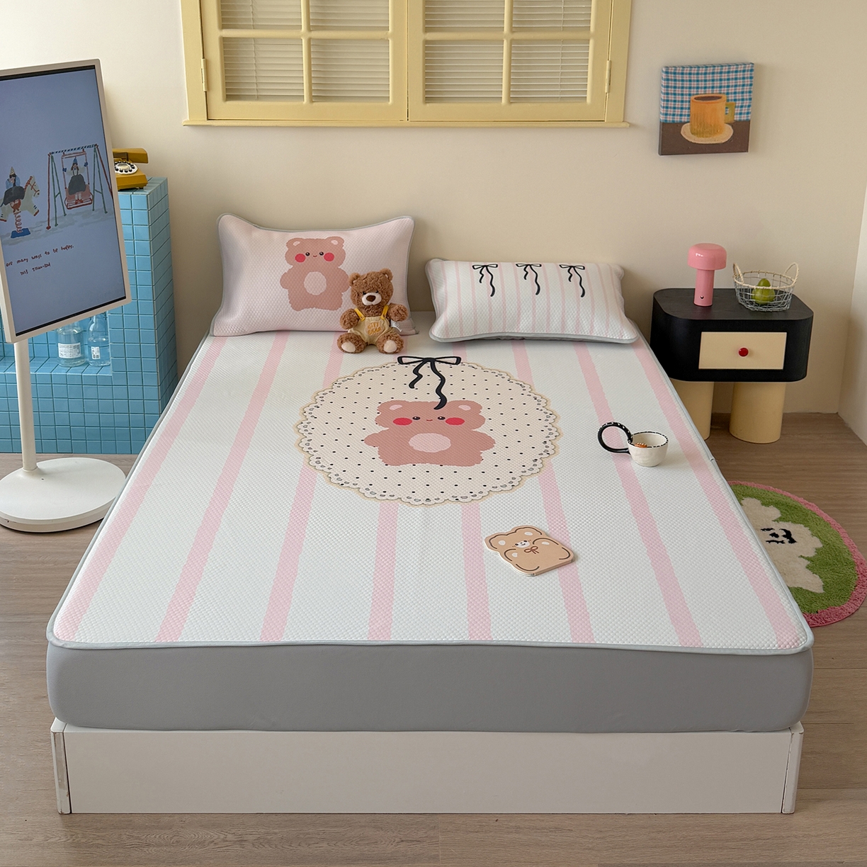 91家纺网 家纺一手货源 找家纺 Sweet dreams甜梦 2026新款A类数码印花凉感豆豆床笠款凉席--大版 蝴蝶结小熊