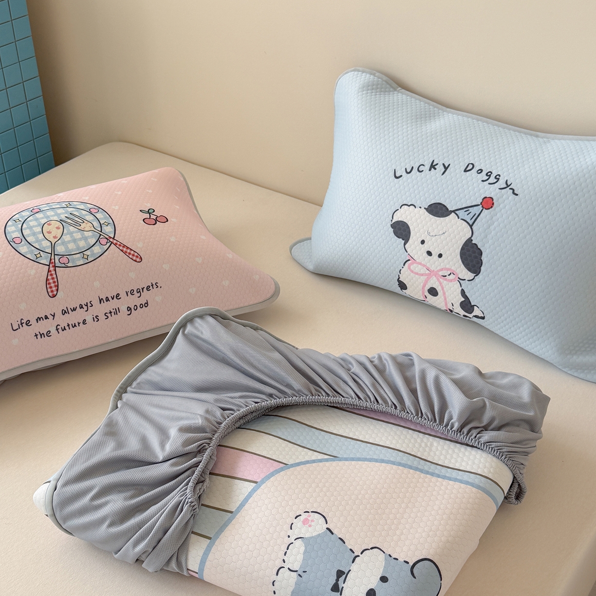 91家纺网 家纺一手货源 找家纺 Sweet dreams甜梦 2026新款A类数码印花凉感豆豆床笠款凉席--大版 条纹狗狗