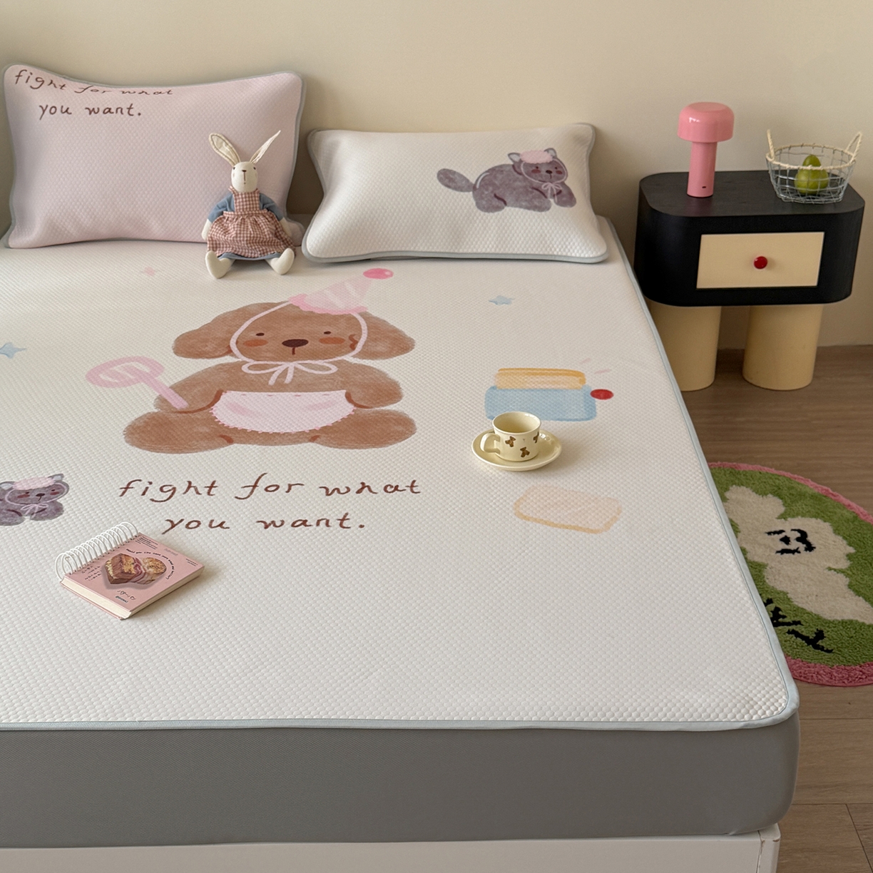 91家纺网 家纺一手货源 找家纺 Sweet dreams甜梦 2026新款A类数码印花凉感豆豆床笠款凉席--大版 狗狗的早餐