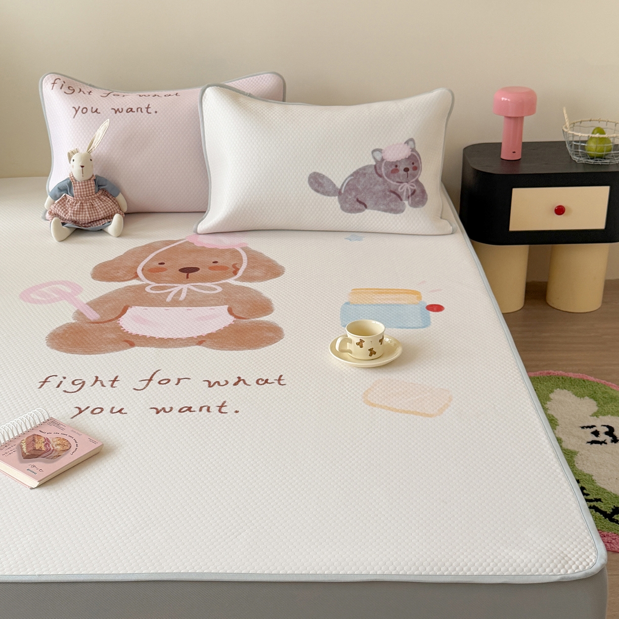 91家纺网 家纺一手货源 找家纺 Sweet dreams甜梦 2026新款A类数码印花凉感豆豆床笠款凉席--大版 狗狗的早餐