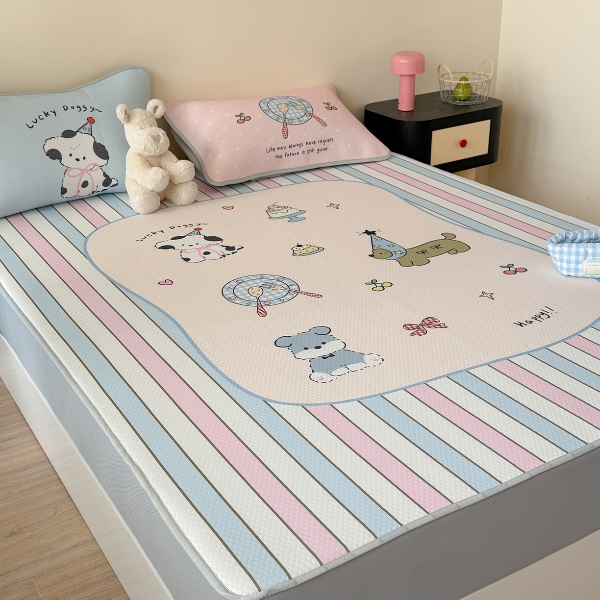 91家纺网 家纺一手货源 找家纺 Sweet dreams甜梦 2026新款A类数码印花凉感豆豆床笠款凉席--大版 条纹狗狗