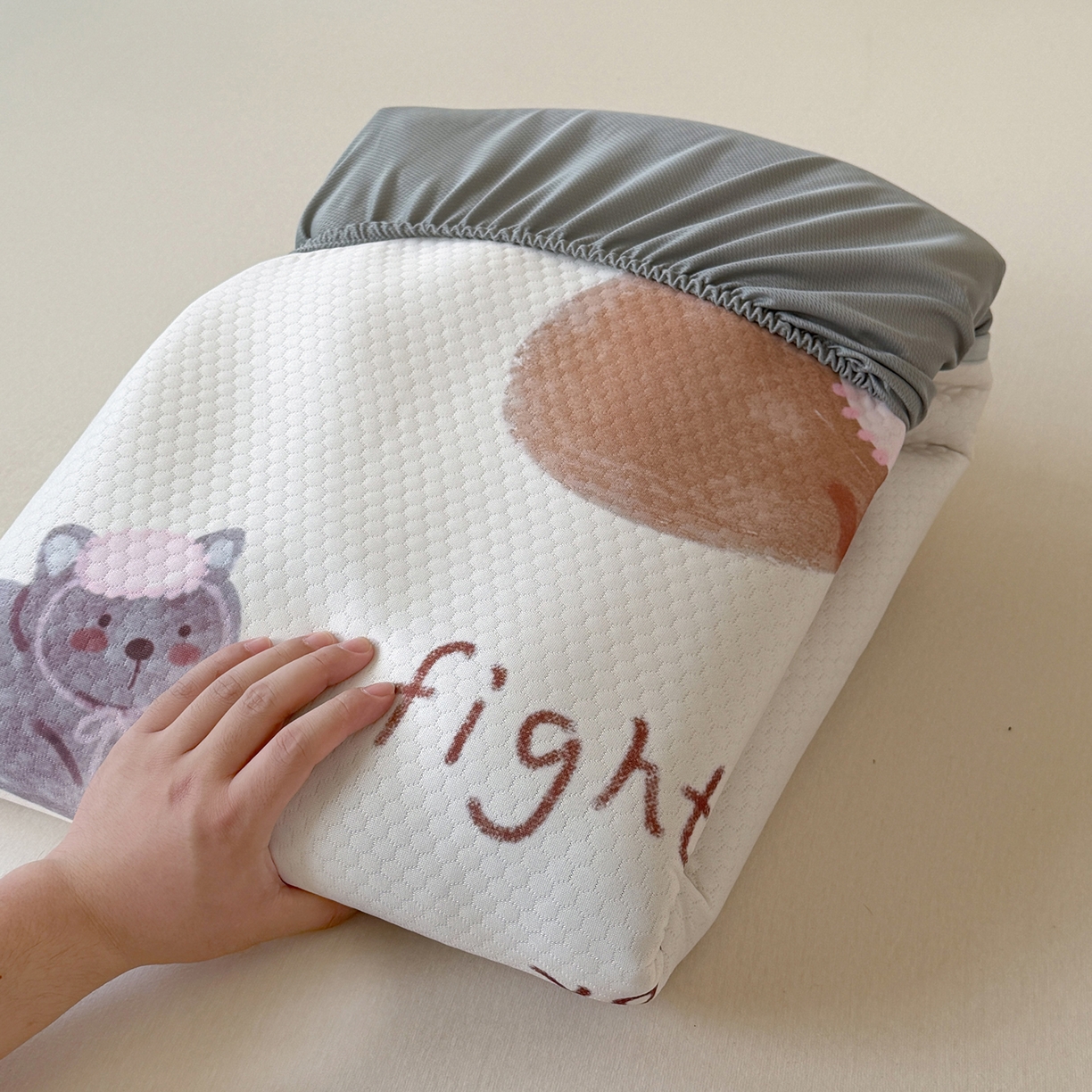 91家纺网 家纺一手货源 找家纺 Sweet dreams甜梦 2026新款A类数码印花凉感豆豆床笠款凉席--大版 狗狗的早餐