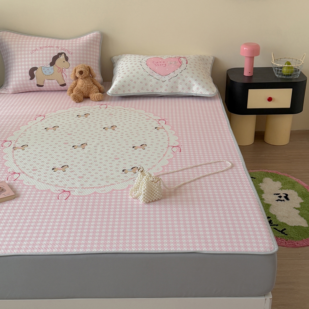 91家纺网 家纺一手货源 找家纺 Sweet dreams甜梦 2026新款A类数码印花凉感豆豆床笠款凉席--大版 爱心小马