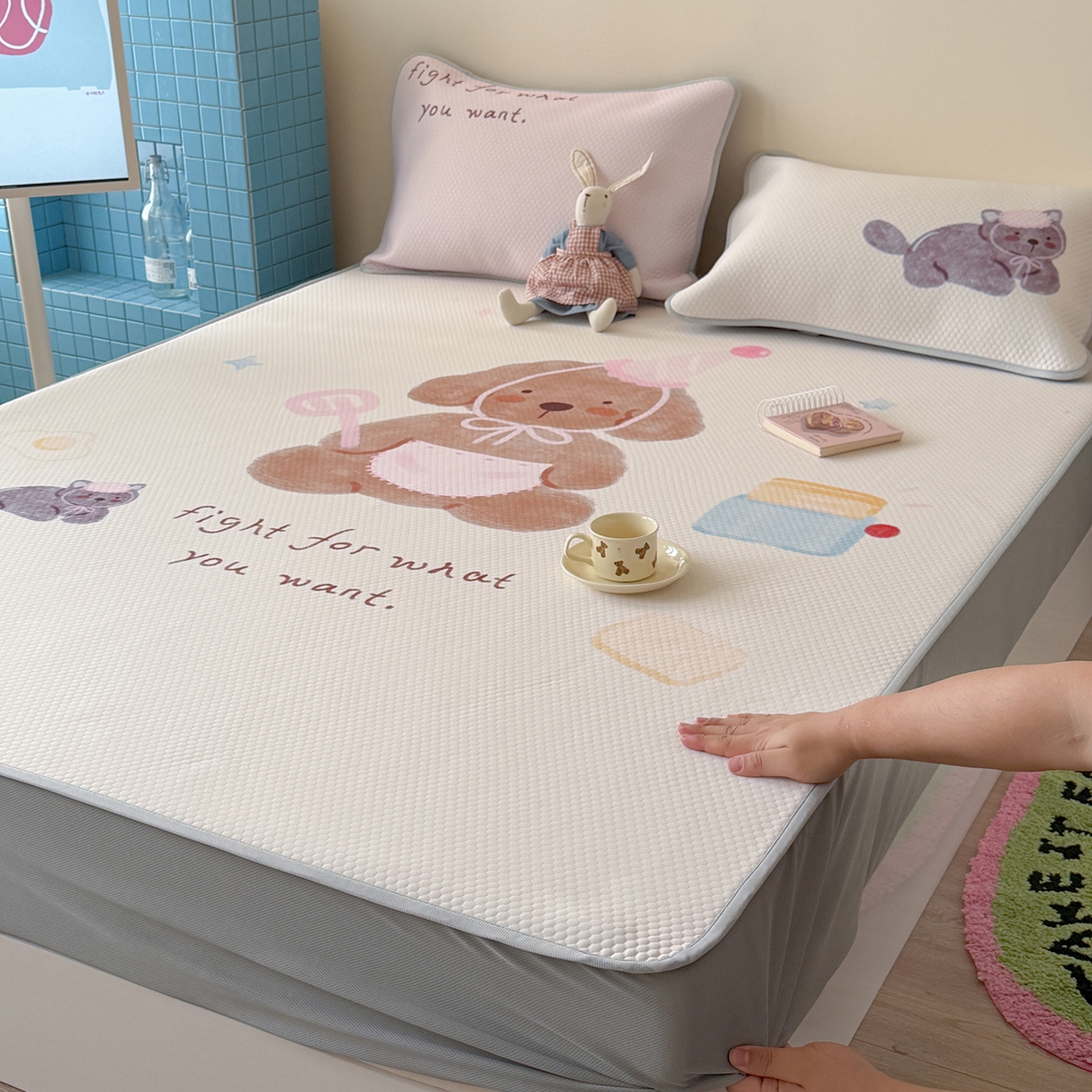 91家纺网 家纺一手货源 找家纺 Sweet dreams甜梦 2026新款A类数码印花凉感豆豆床笠款凉席--大版 狗狗的早餐