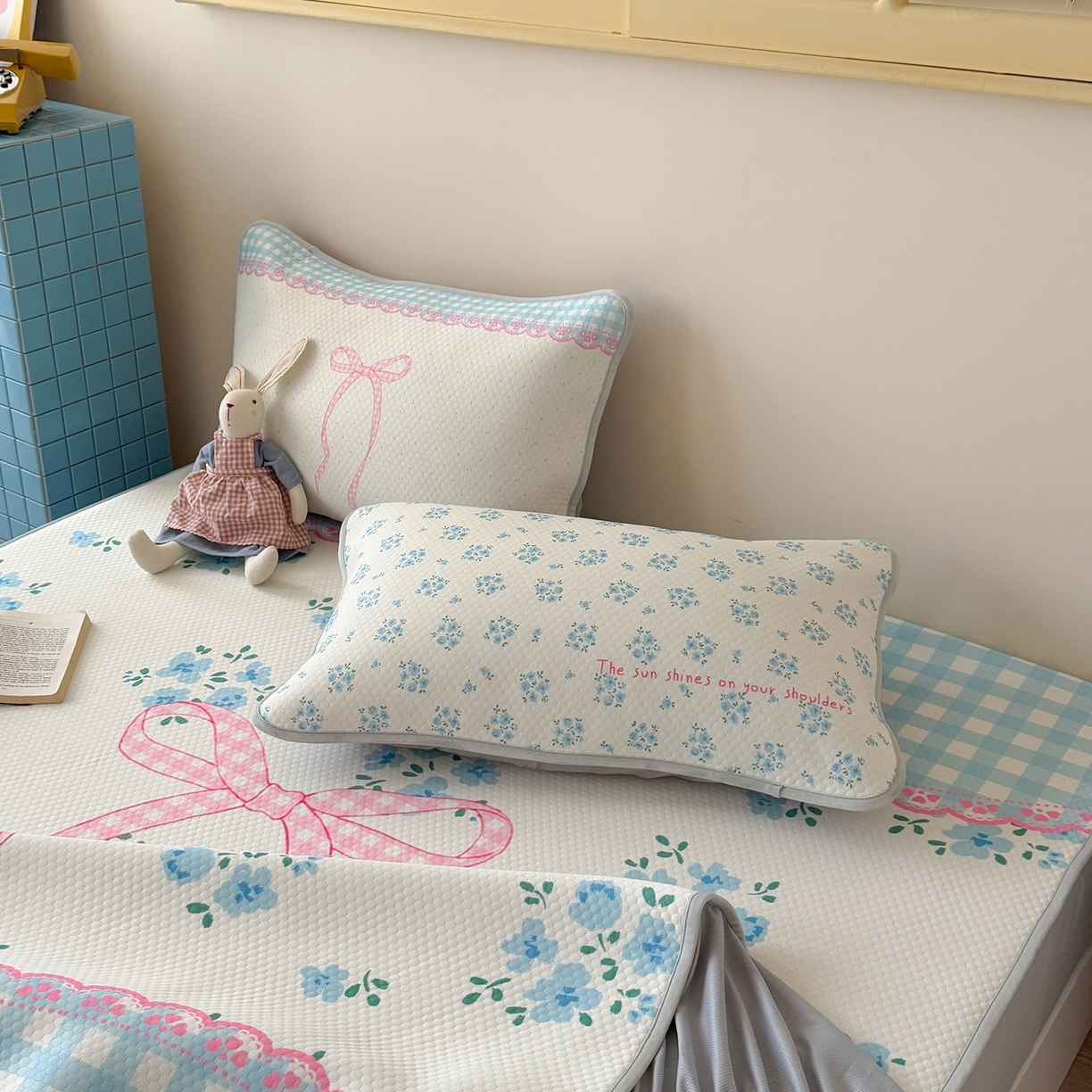 91家纺网 家纺一手货源 找家纺 Sweet dreams甜梦 2026新款A类数码印花凉感豆豆床笠款凉席--大版 花花蝴蝶结