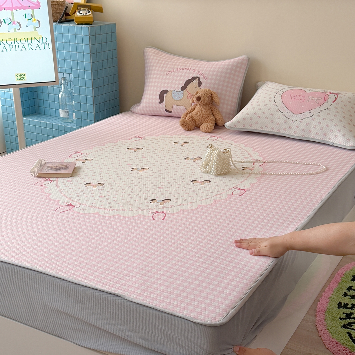 91家纺网 家纺一手货源 找家纺 Sweet dreams甜梦 2026新款A类数码印花凉感豆豆床笠款凉席--大版 爱心小马