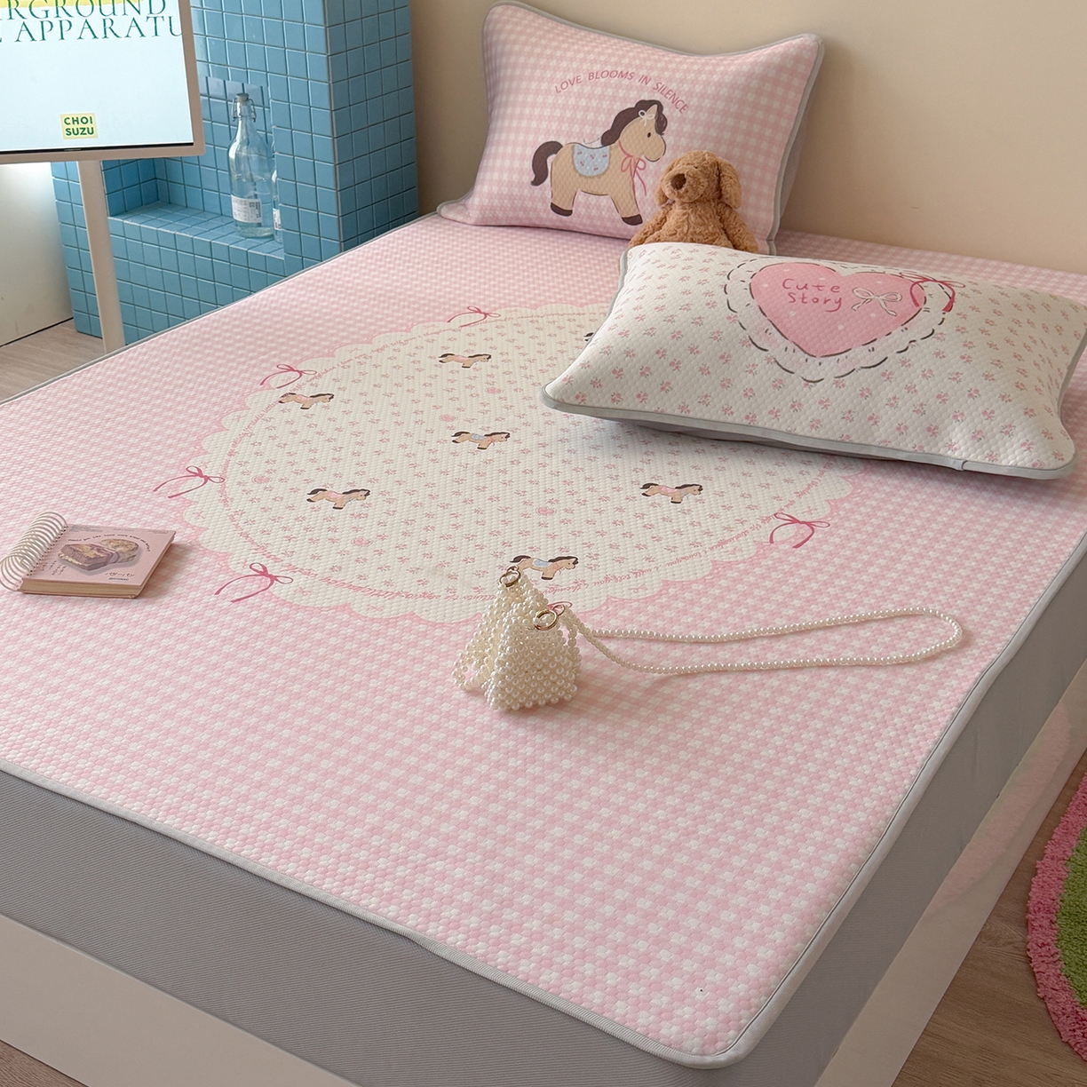 91家纺网 家纺一手货源 找家纺 Sweet dreams甜梦 2026新款A类数码印花凉感豆豆床笠款凉席--大版 爱心小马