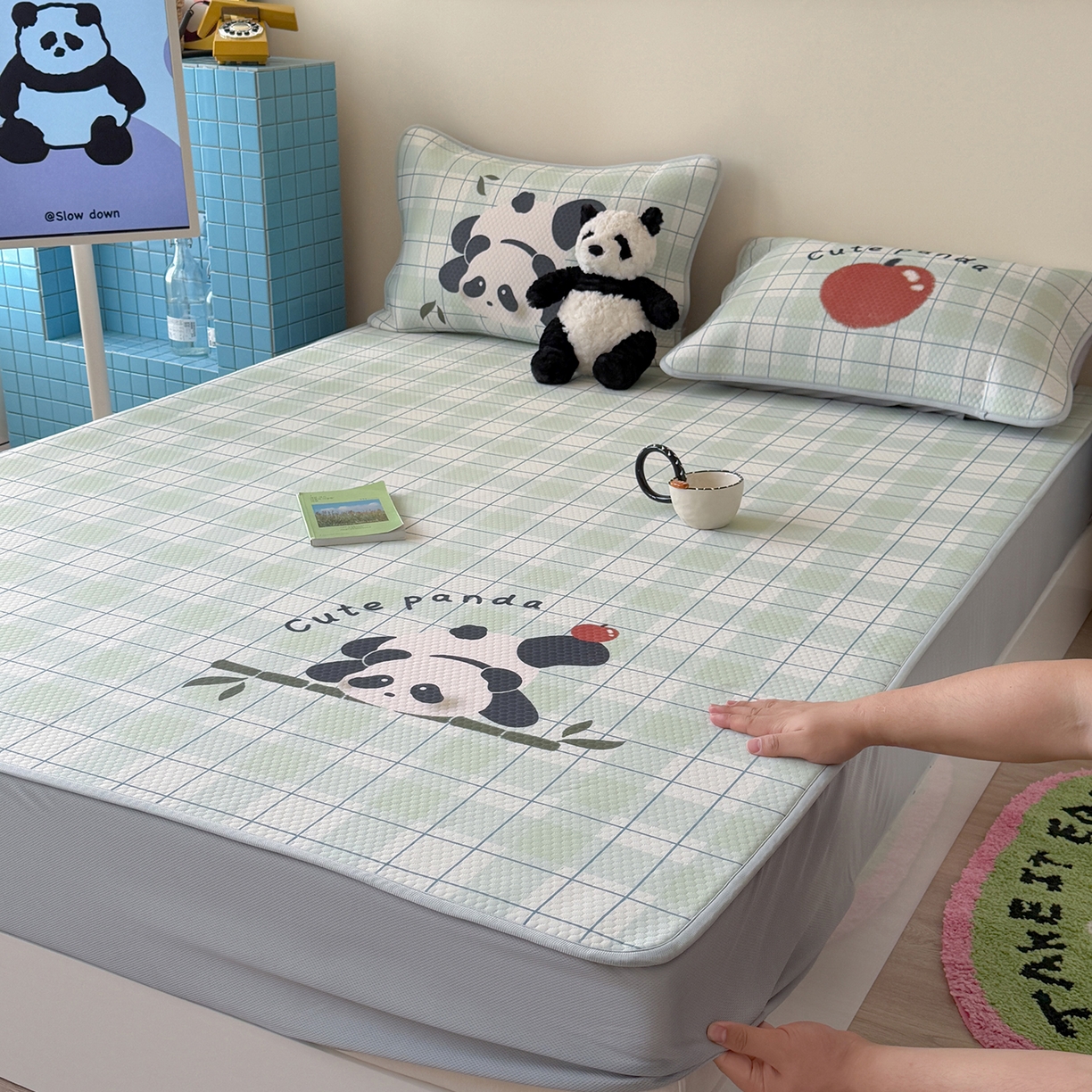 91家纺网 家纺一手货源 找家纺 Sweet dreams甜梦 2026新款A类数码印花凉感豆豆床笠款凉席--大版 苹果熊猫