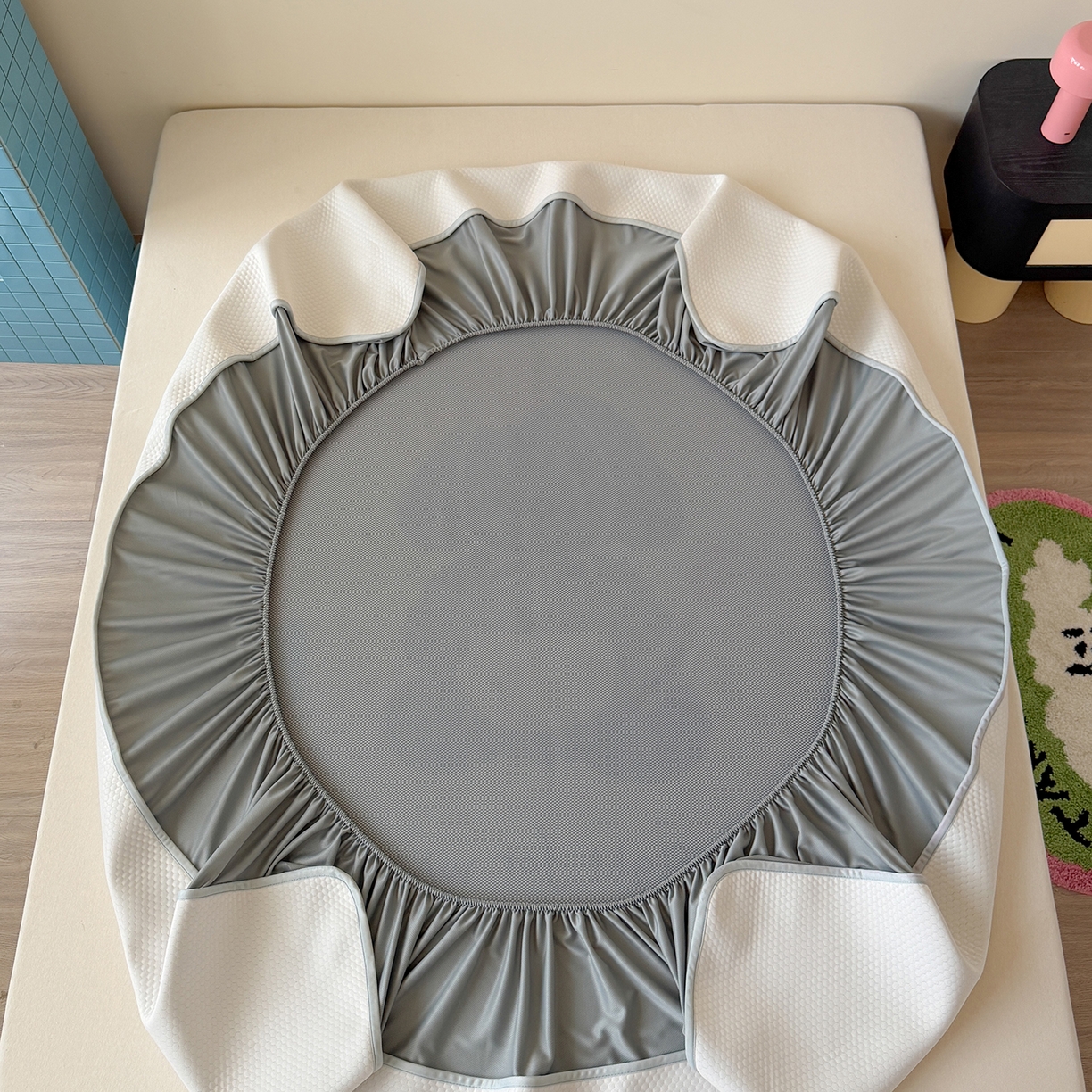 91家纺网 家纺一手货源 找家纺 Sweet dreams甜梦 2026新款A类数码印花凉感豆豆床笠款凉席--大版 狗狗的早餐