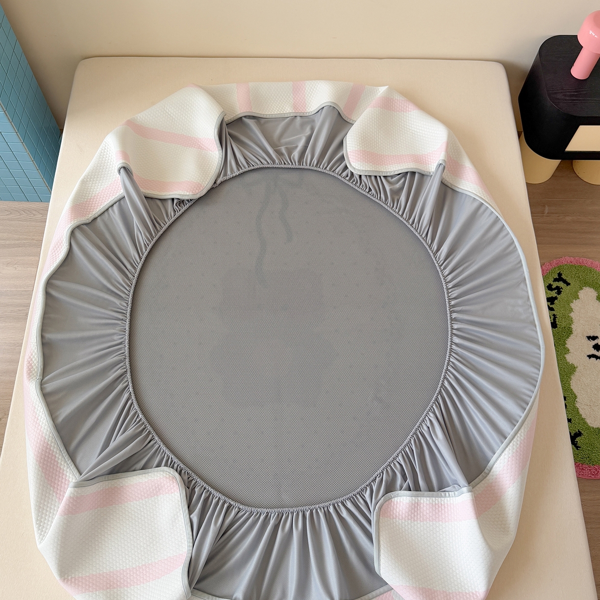 91家纺网 家纺一手货源 找家纺 Sweet dreams甜梦 2026新款A类数码印花凉感豆豆床笠款凉席--大版 蝴蝶结小熊