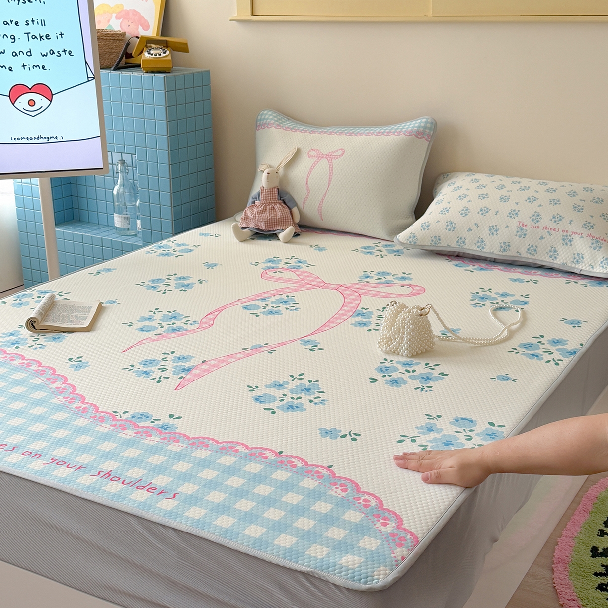 91家纺网 家纺一手货源 找家纺 Sweet dreams甜梦 2026新款A类数码印花凉感豆豆床笠款凉席--大版 花花蝴蝶结