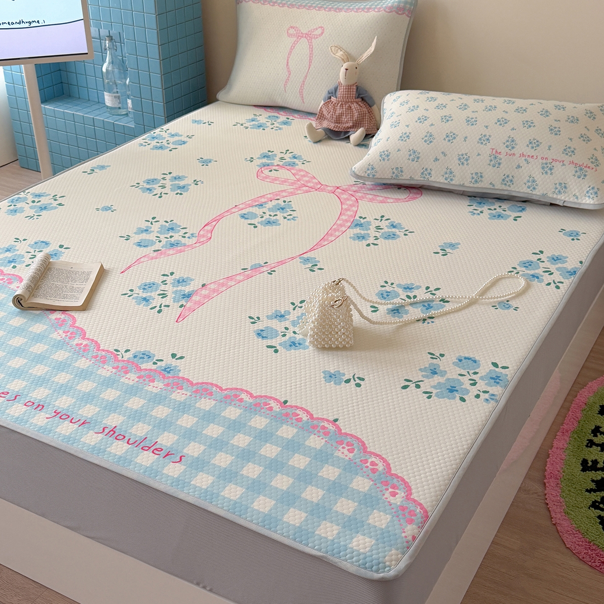 91家纺网 家纺一手货源 找家纺 Sweet dreams甜梦 2026新款A类数码印花凉感豆豆床笠款凉席--大版 花花蝴蝶结