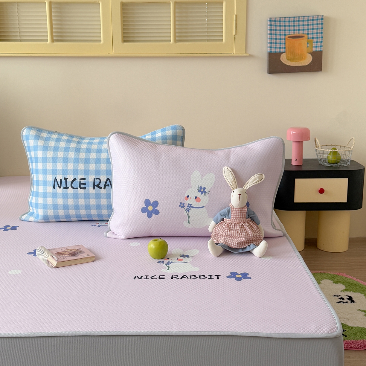 91家纺网 家纺一手货源 找家纺 Sweet dreams甜梦 2026新款A类数码印花凉感豆豆床笠款凉席--大版 紫底小兔