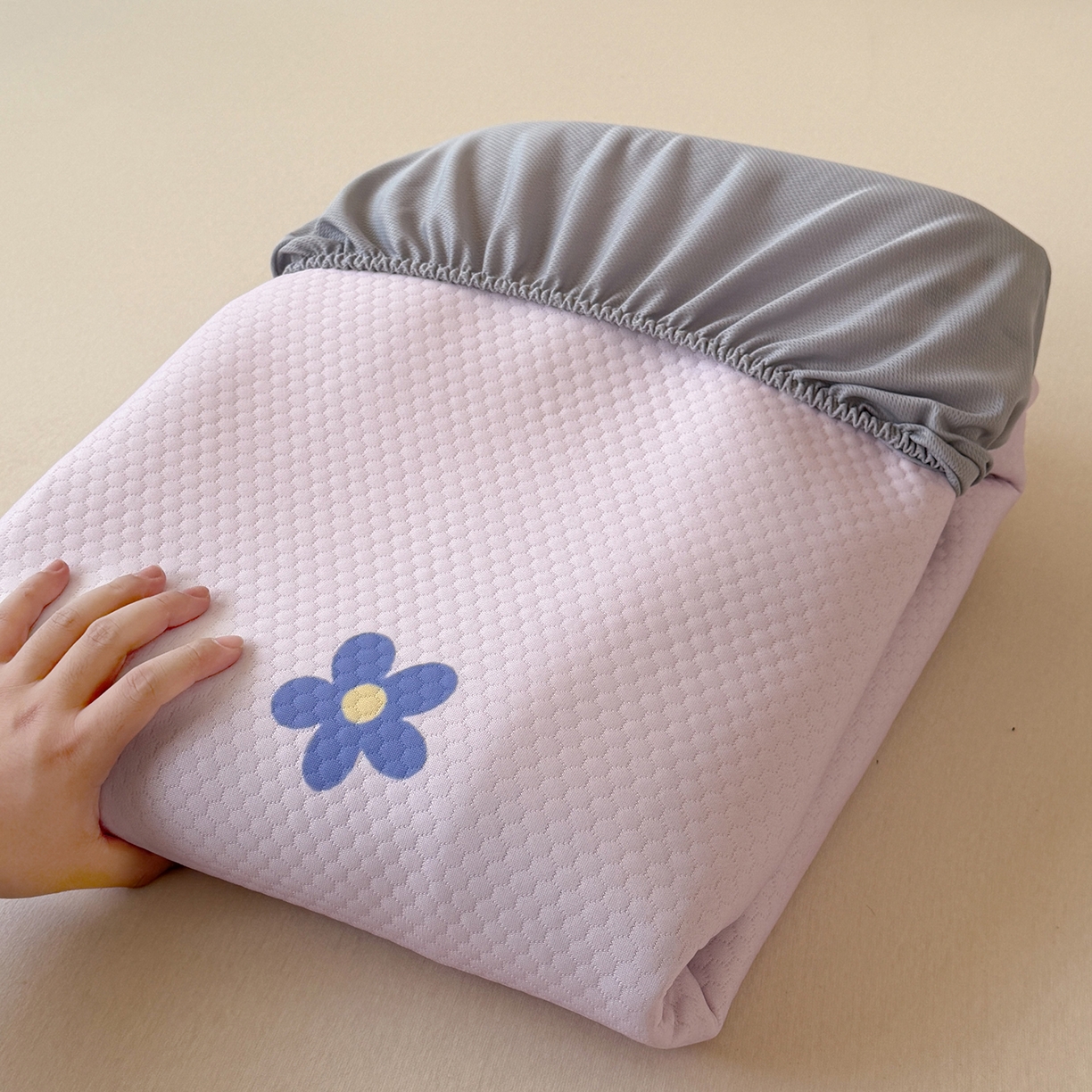 91家纺网 家纺一手货源 找家纺 Sweet dreams甜梦 2026新款A类数码印花凉感豆豆床笠款凉席--大版 紫底小兔