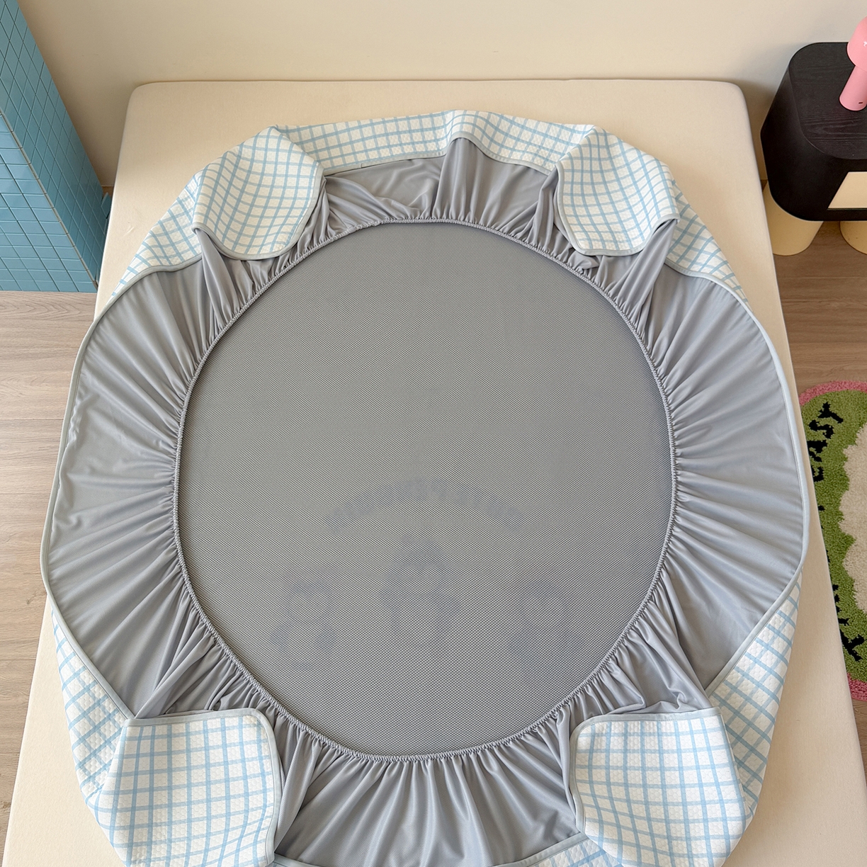 91家纺网 家纺一手货源 找家纺 Sweet dreams甜梦 2026新款A类数码印花凉感豆豆床笠款凉席--大版 三只企鹅