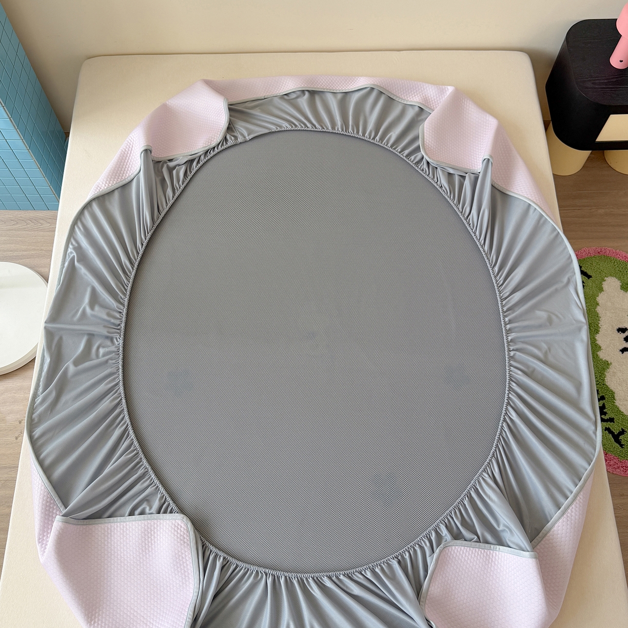 91家纺网 家纺一手货源 找家纺 Sweet dreams甜梦 2026新款A类数码印花凉感豆豆床笠款凉席--大版 紫底小兔