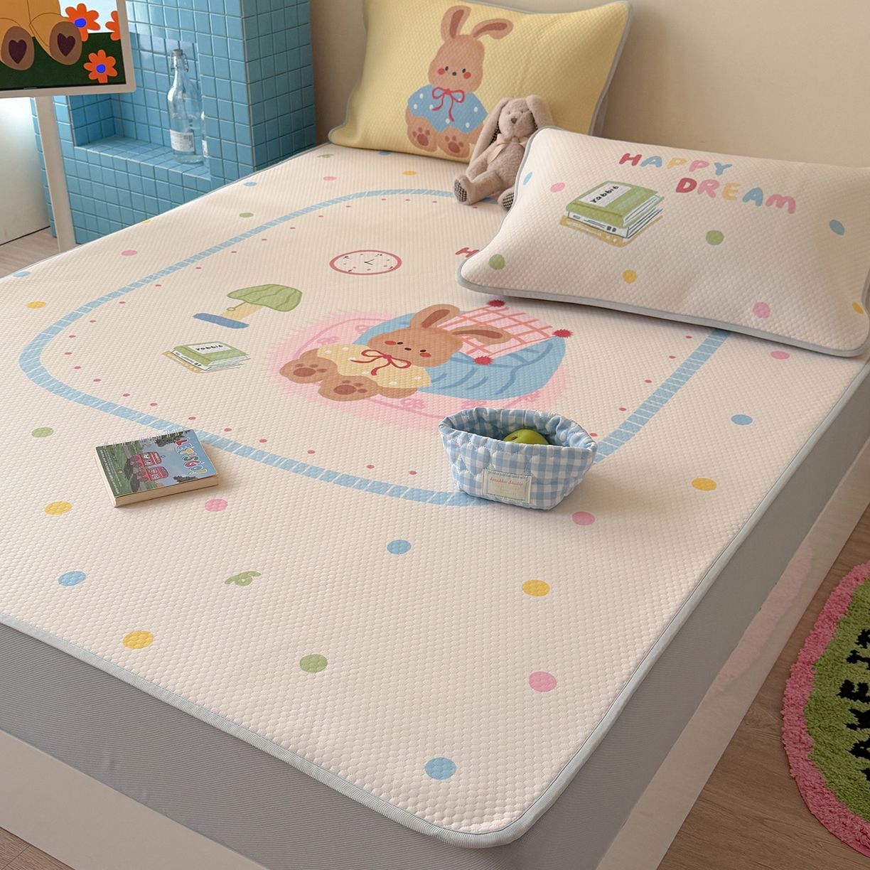 91家纺网 家纺一手货源 找家纺 Sweet dreams甜梦 2026新款A类数码印花凉感豆豆床笠款凉席--大版 美梦兔兔