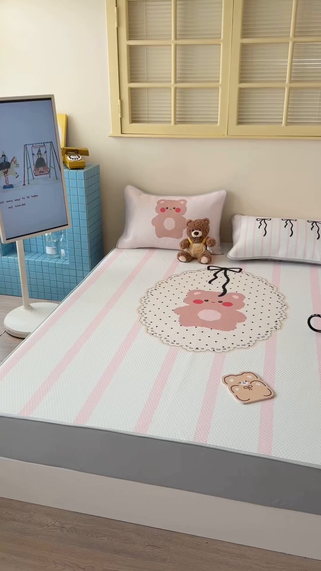 91家纺网 家纺一手货源 找家纺 Sweet dreams甜梦 2026新款A类数码印花凉感豆豆床笠款凉席--大版 蝴蝶结小熊